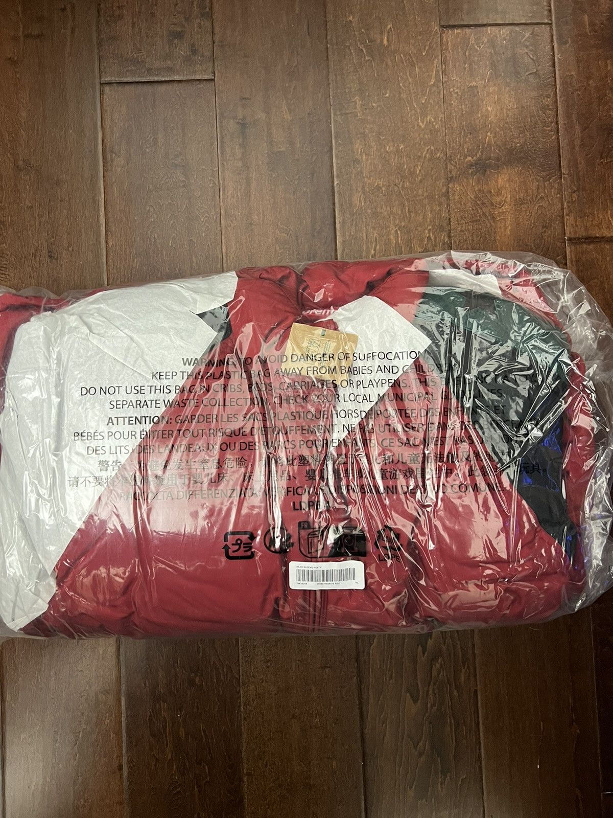 Supreme Supreme FW23 Star Sleeve Down Puffer Jacket Red Size XL New Size US XL / EU 56 / 4 - 1 Thumbnail