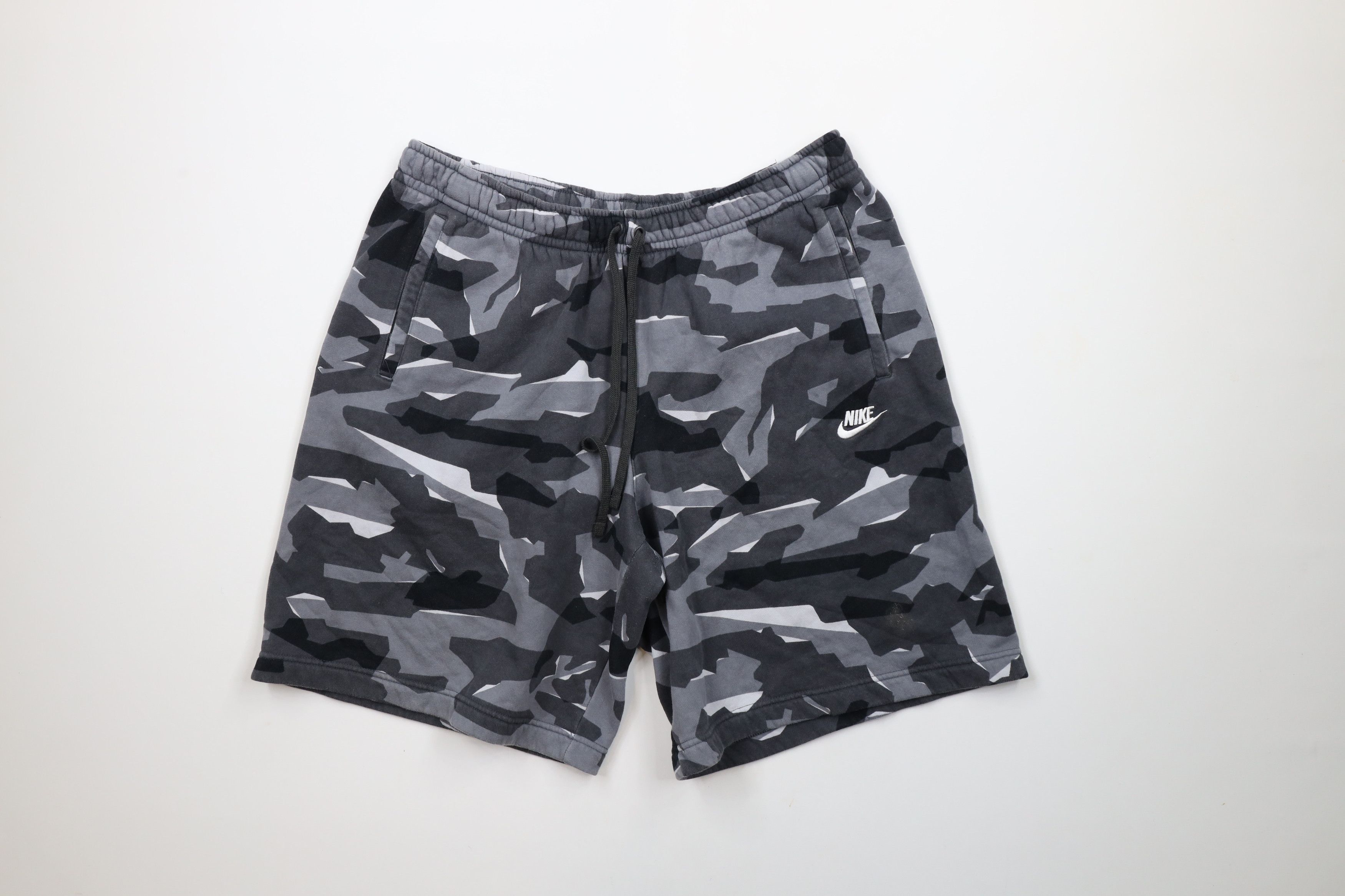 Nike × Vintage Vintage Nike Spell Out Camouflage Sweatpants Shorts Size US 38 / EU 54 - 1 Thumbnail