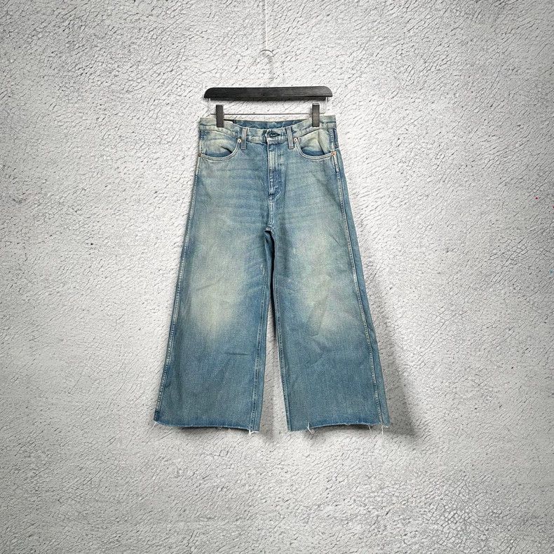 Gucci Gucci Size 28 Women's logo strawberry embroidery blue denim Size 42" / US 20 - 1 Thumbnail
