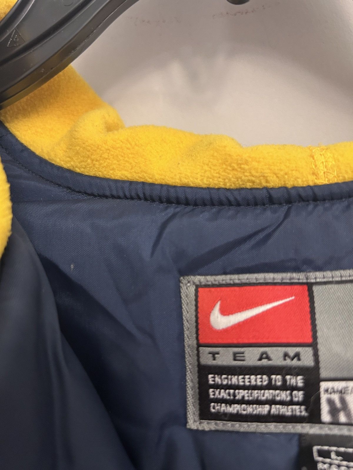 Nike Vintage Nike Michigan Wolverines Hooded Jacket Size large Size US L / EU 52-54 / 3 - 7 Thumbnail