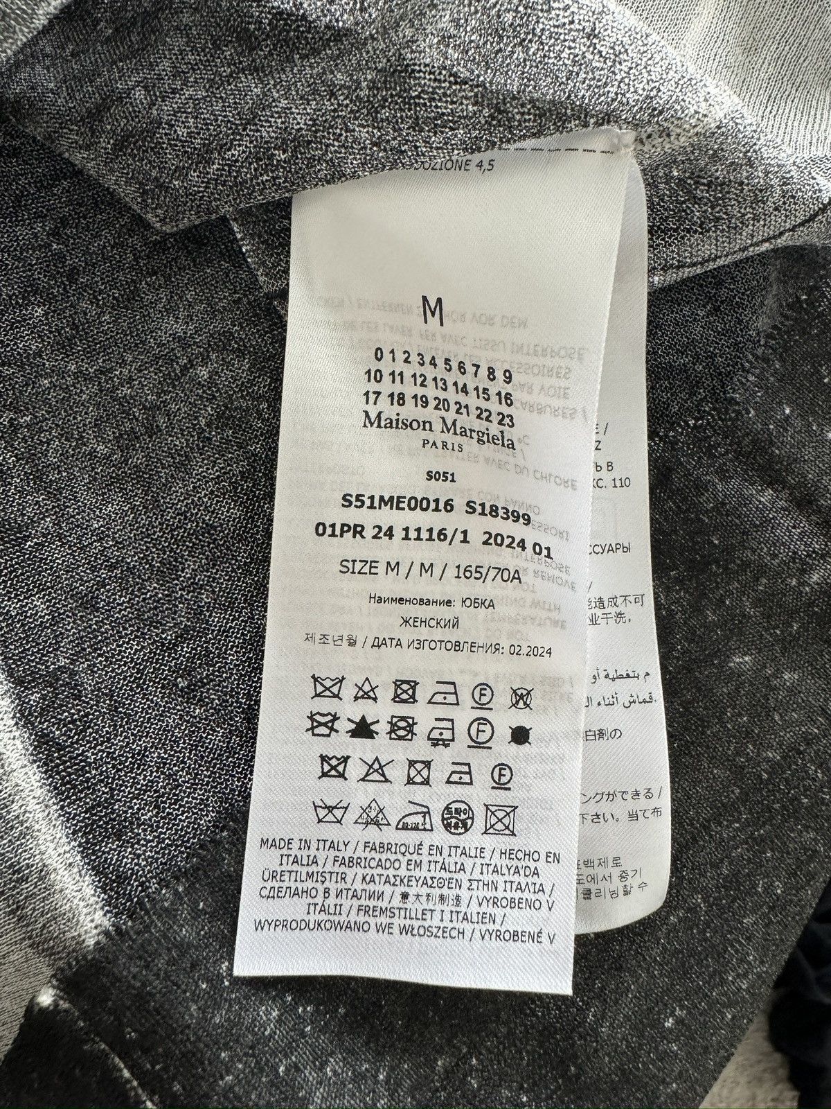 Maison Margiela $1990 Maison Margiela Silk Serigraphic Skirt Size 26" / US 2 / IT 38 - 11 Thumbnail