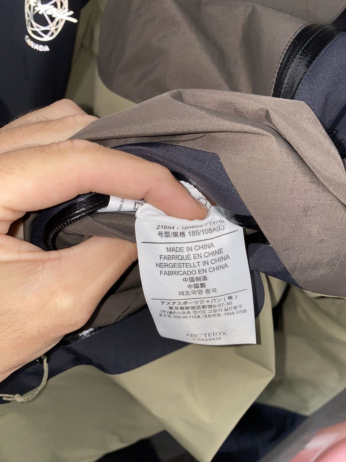 Arc'teryx × Goretex Arcteryx x Livestock Canada Color-blocked Beta LT Jacket Size US L / EU 52-54 / 3 - 10 Thumbnail