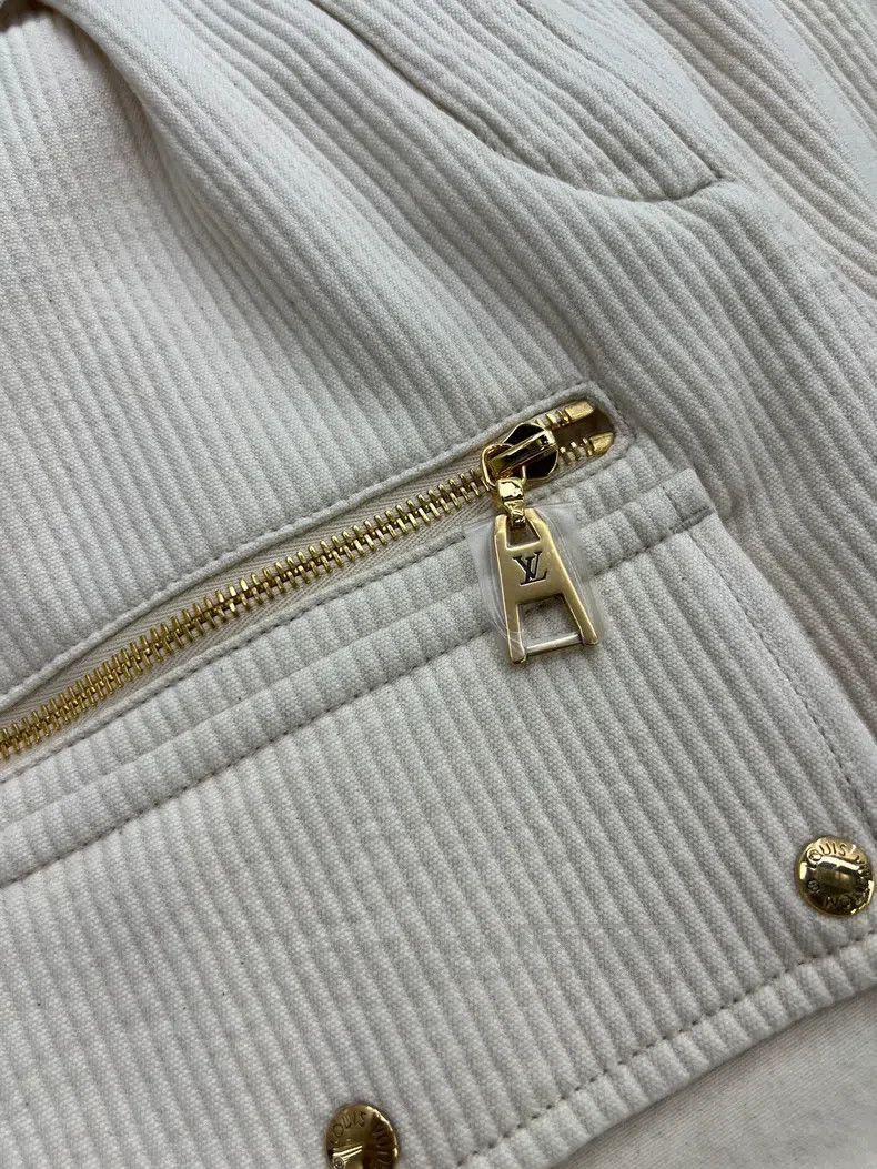 Louis Vuitton Louis Vuitton White high-waisted shorts Size 31" - 4 Thumbnail