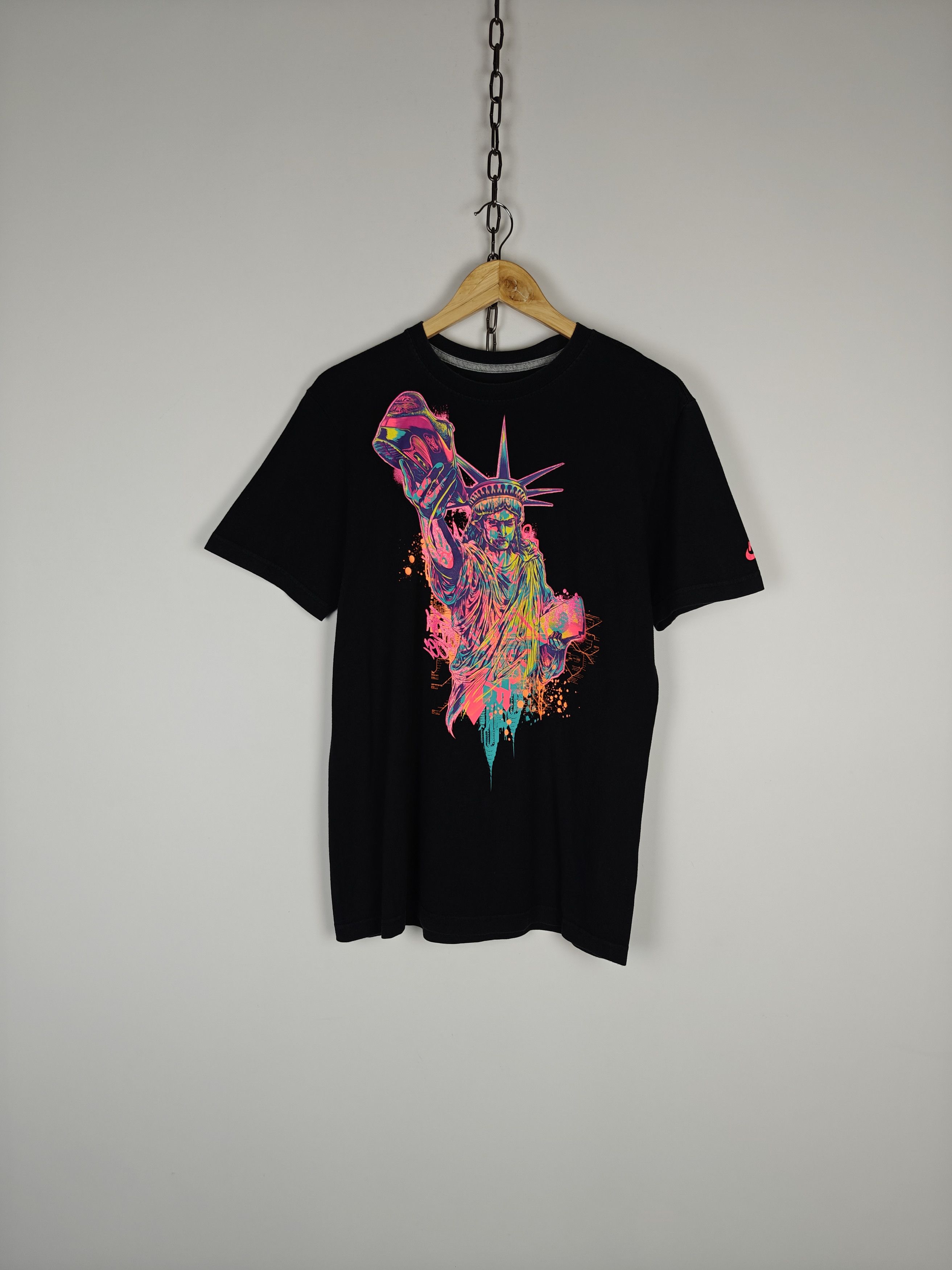 Nike Nike Statue of Liberty T-Shirt Air Max Tee Crew Black M Size US M / EU 48-50 / 2 - 1 Thumbnail
