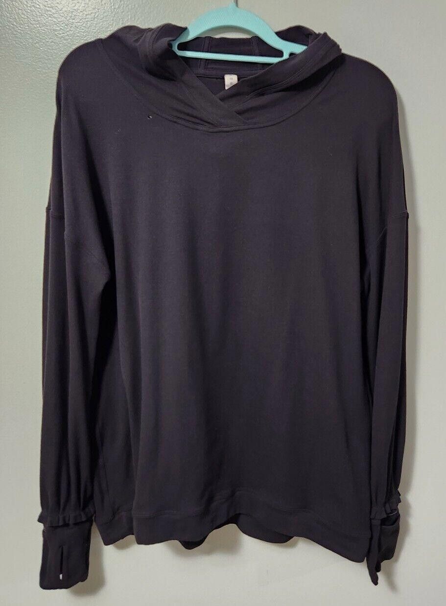 Designer Lululemon Sweatshirt Size 10 Black Pullover Ruffle Size L / US 10 / IT 46 - 1 Thumbnail