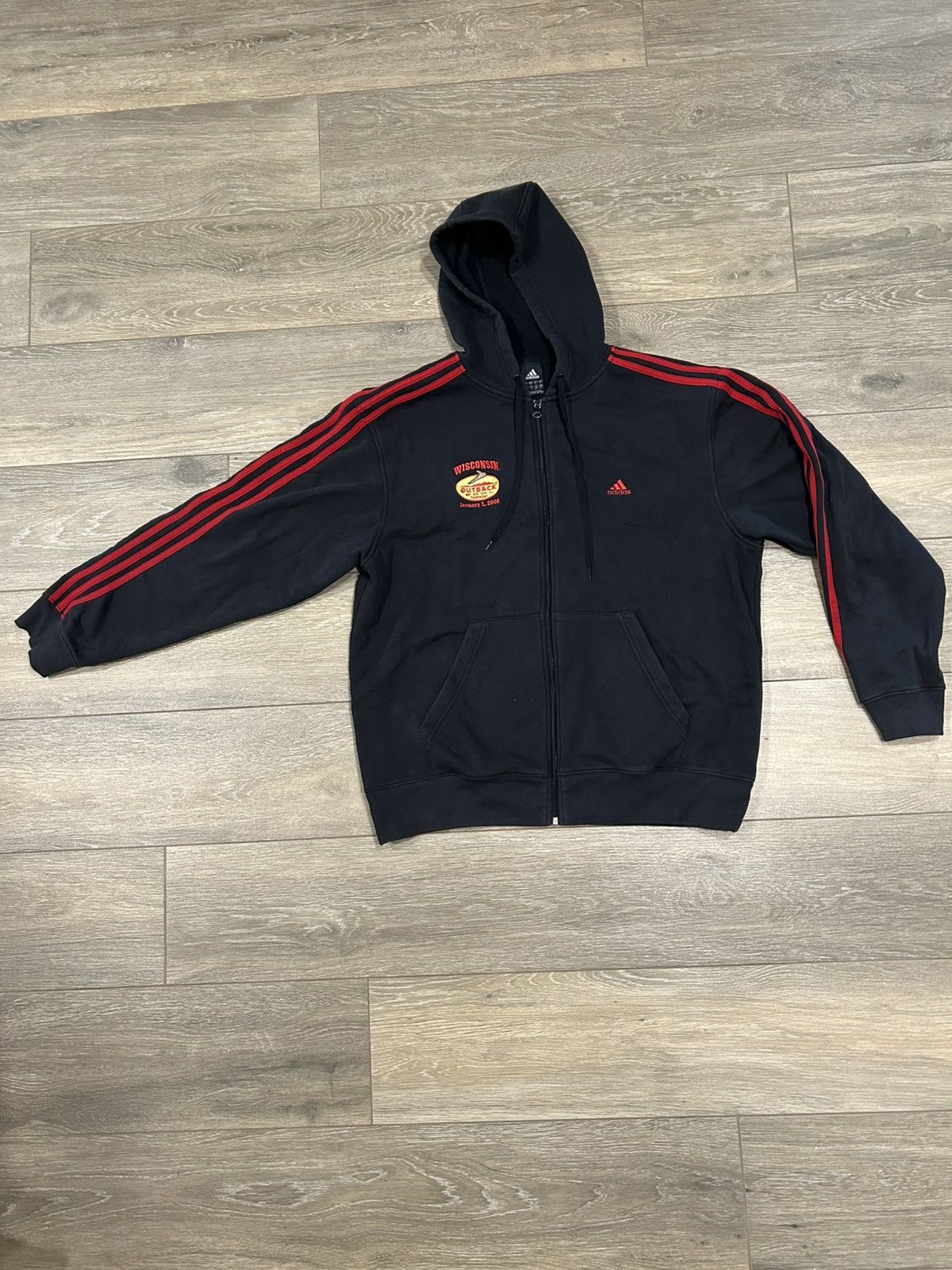 Adidas Vintage NCAA Wisconsin CFB “Outback Bowl” Size US L / EU 52-54 / 3 - 1 Thumbnail