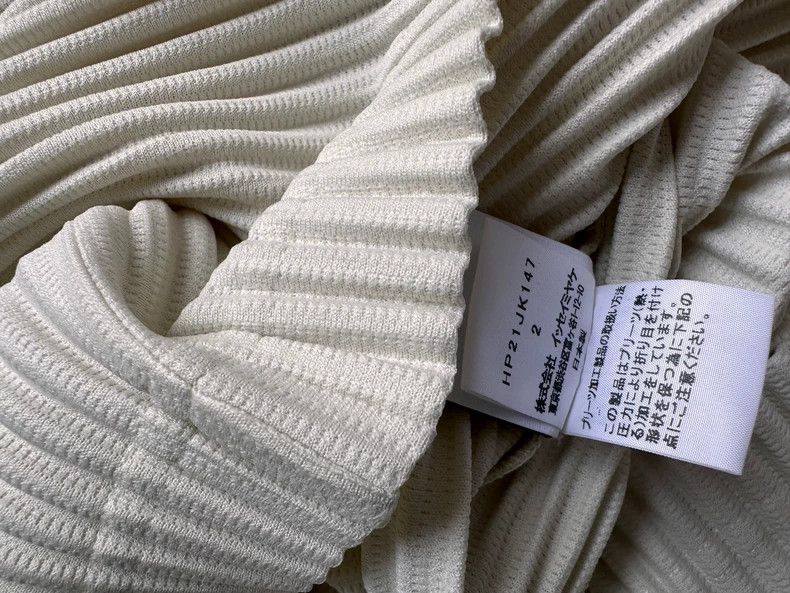 Issey Miyake Issey Miyake size:2 Off-white pleated short-sleeved shirt Size XS / US 0-2 / IT 36-38 - 8 Thumbnail