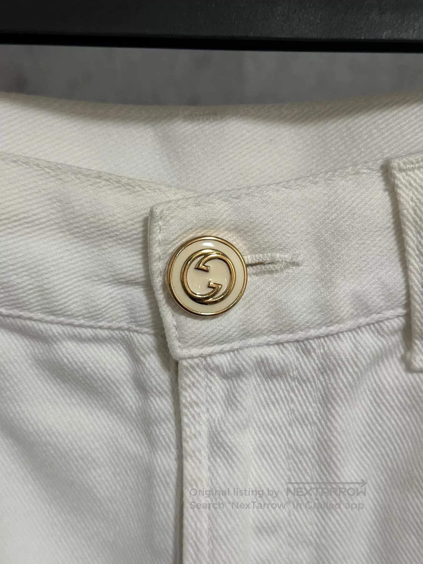 Gucci gucci white gold embroidered shorts. Size 27" / US 4 / IT 40 - 3 Thumbnail