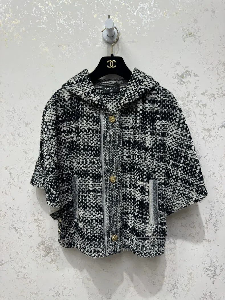 Chanel Chanel Rome Series Gold Buckle Cloak coat Size XXS / US 00 / IT 34 - 1 Thumbnail