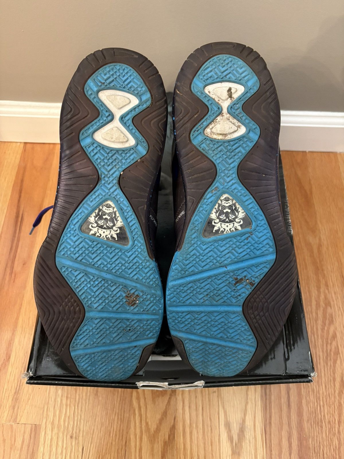 Nike Nike Lebron 8 V/2 Summit Lake Hornets Grey 429676-001 Men 12 Size US 12 / EU 45 - 6 Thumbnail