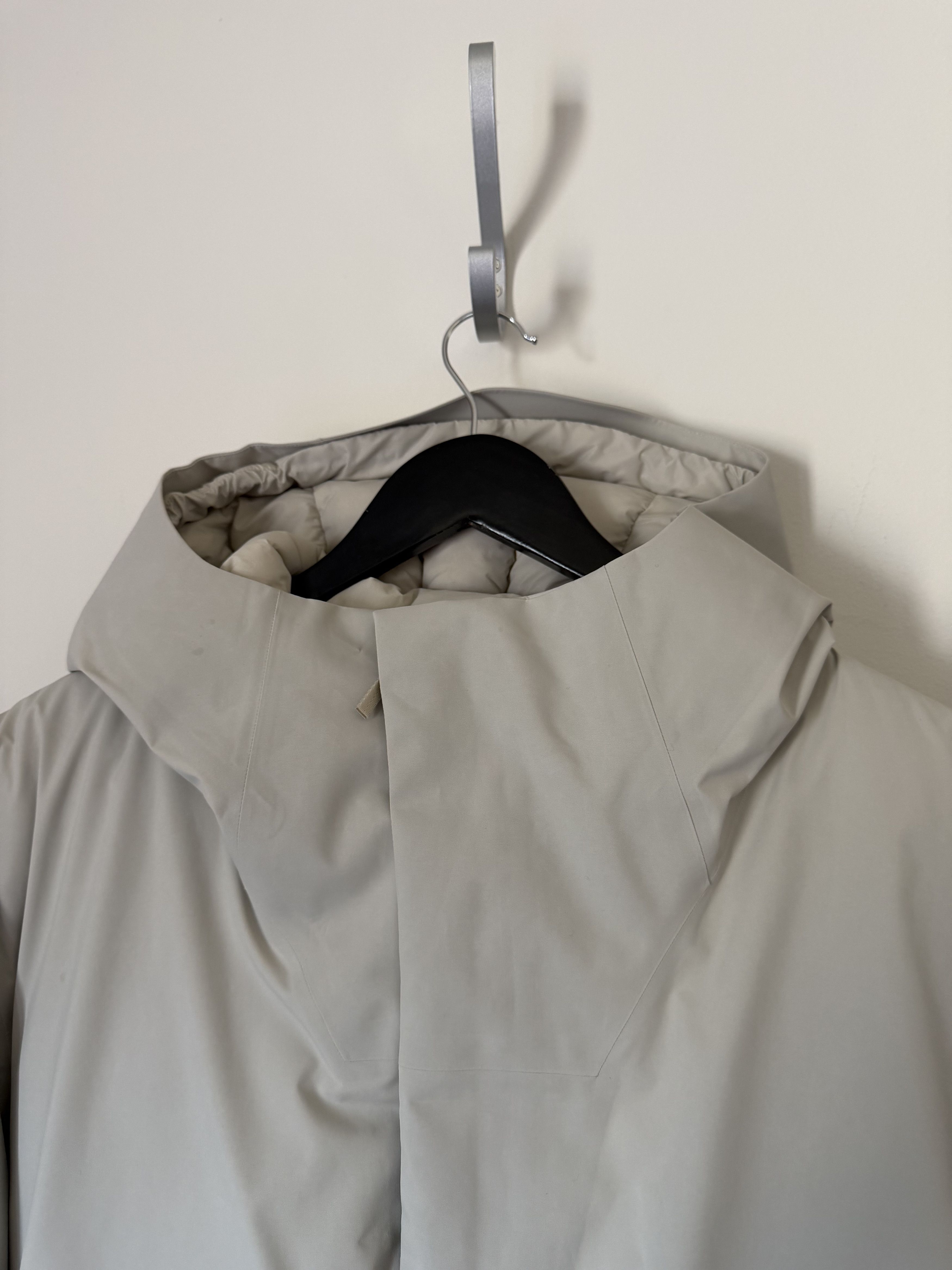 Veilance Arc'Teryx Veilance Sorin Down Jacket in Dark Cocoon White Size US XL / EU 56 / 4 - 2 Thumbnail