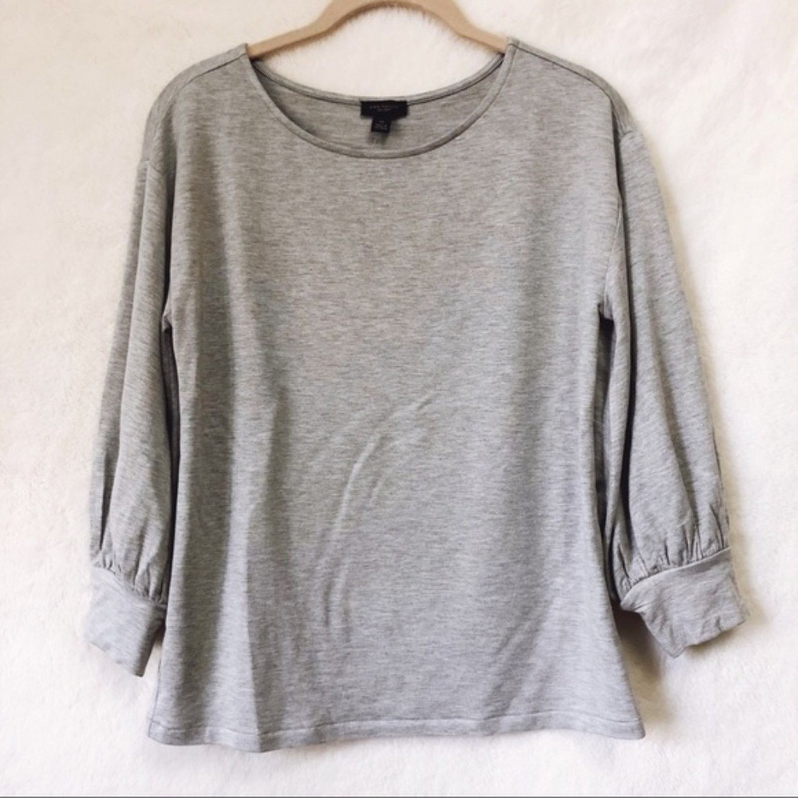 Ann Taylor Ann Taylor Long Sleeve Gray Scrunched Sleeve Top Size XS / US 0-2 / IT 36-38 - 1 Thumbnail