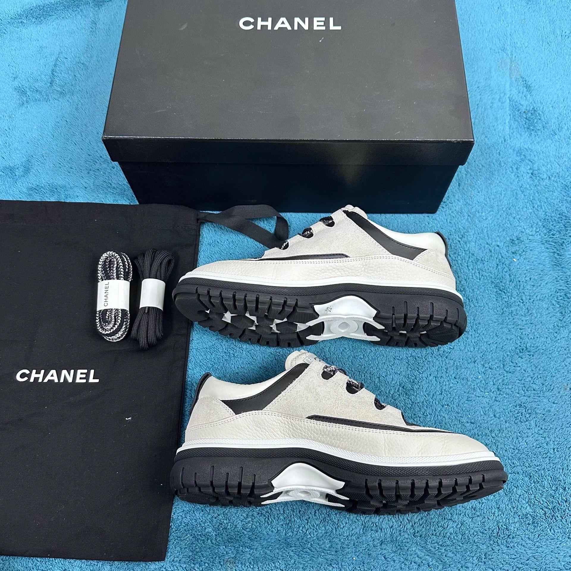 Chanel Chanel 25C Suede Low-Top White Sneakers Size 37.5 Size US 6.5 / IT 36.5 - 3 Thumbnail
