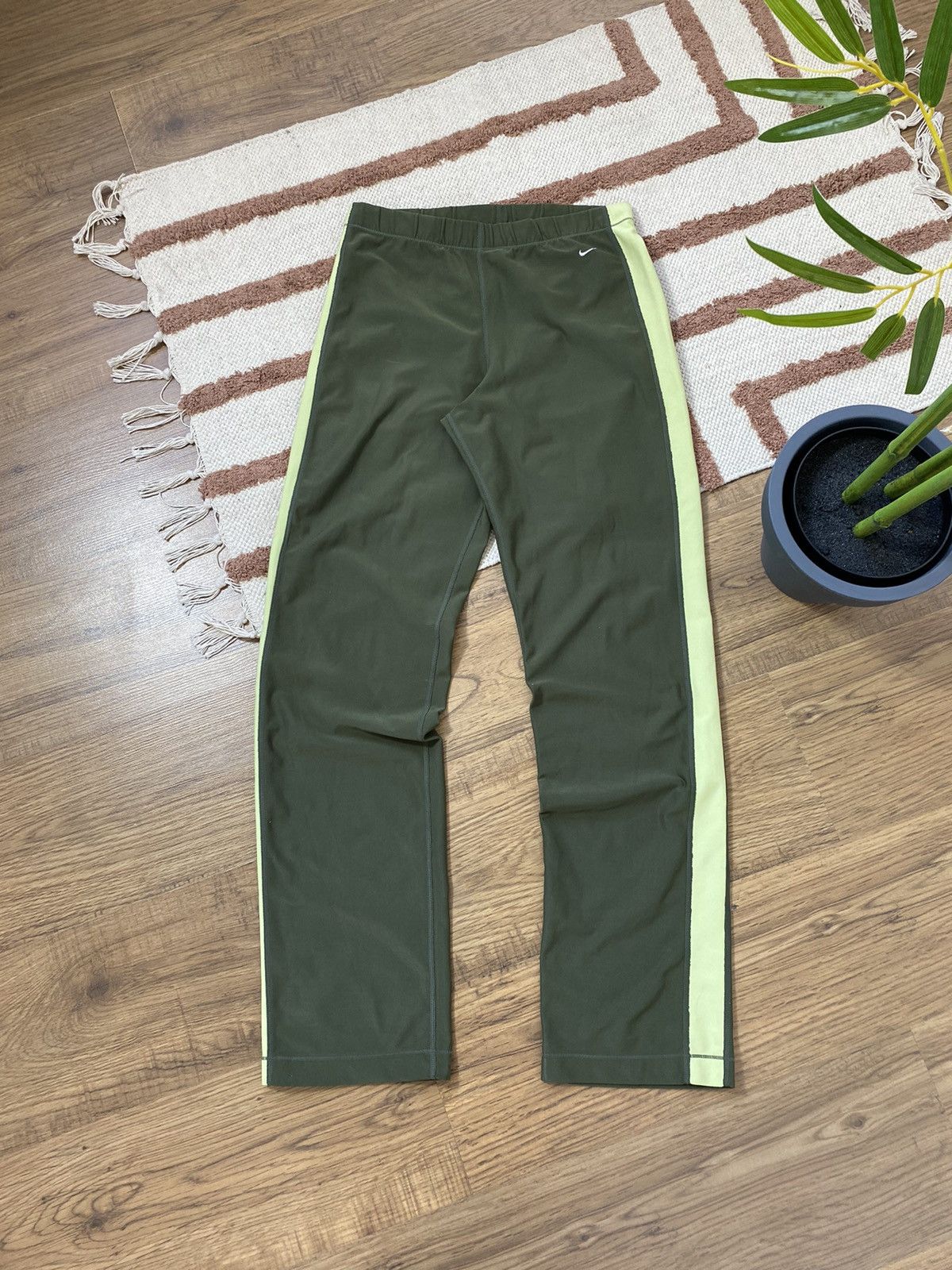 Nike VINTAGE KHAKI LEGGINGS-PANTS NIKE Size 30" / US 8 / IT 44 - 1 Thumbnail