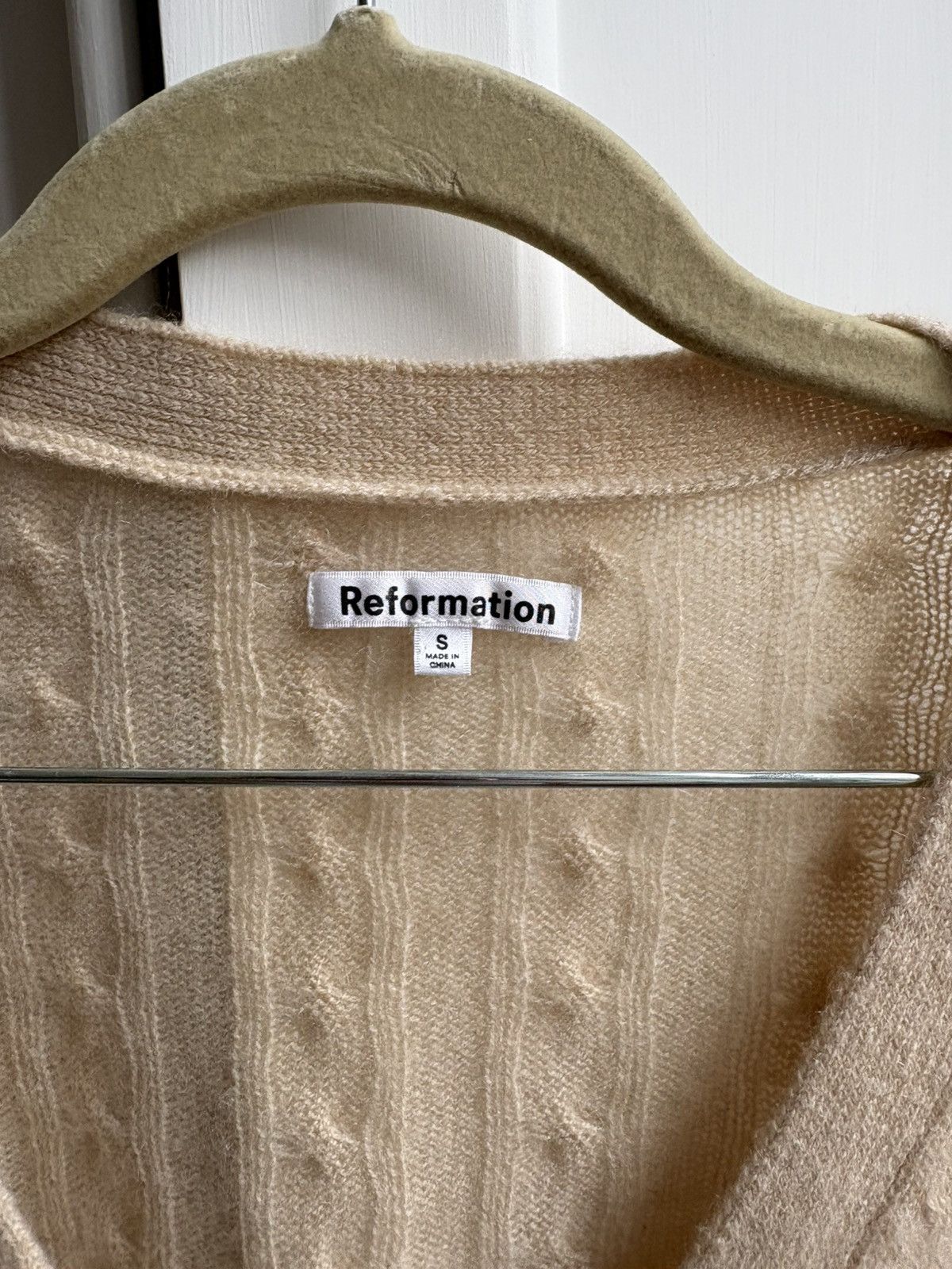 Reformation Reformation Beige Cable-Knit Button Front Cardigan S Size S / US 4 / IT 40 - 2 Thumbnail