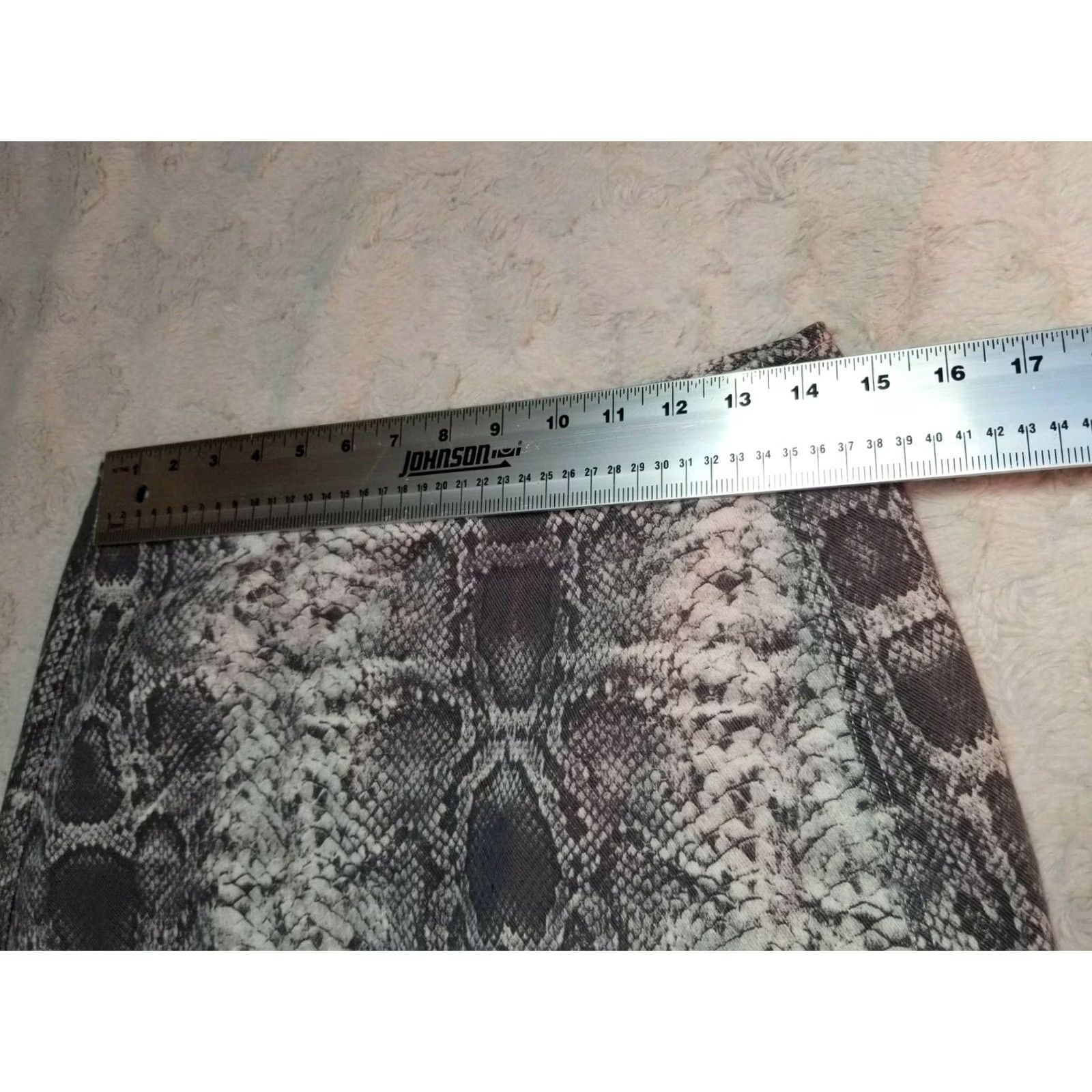 Urban Outfitters BDG Urban Outfitters Womens Snakeskin Mini Skirt Medium Back-Zip Cotton Size 32" / US 10 / IT 46 - 4 Thumbnail