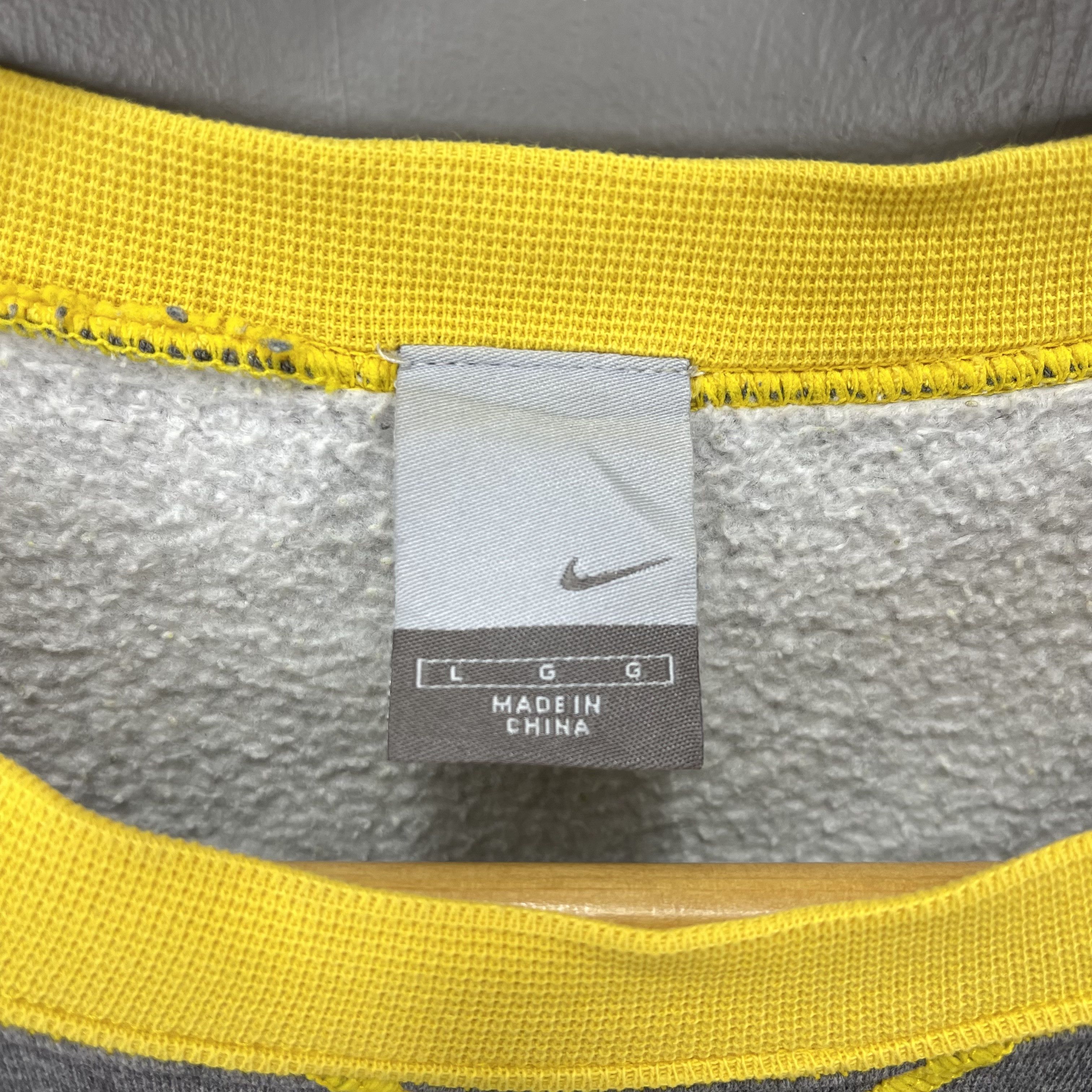 Nike Y2K Vintage Nike Crew Neck Sweatshirt #1398/AW Size US M / EU 48-50 / 2 - 4 Thumbnail