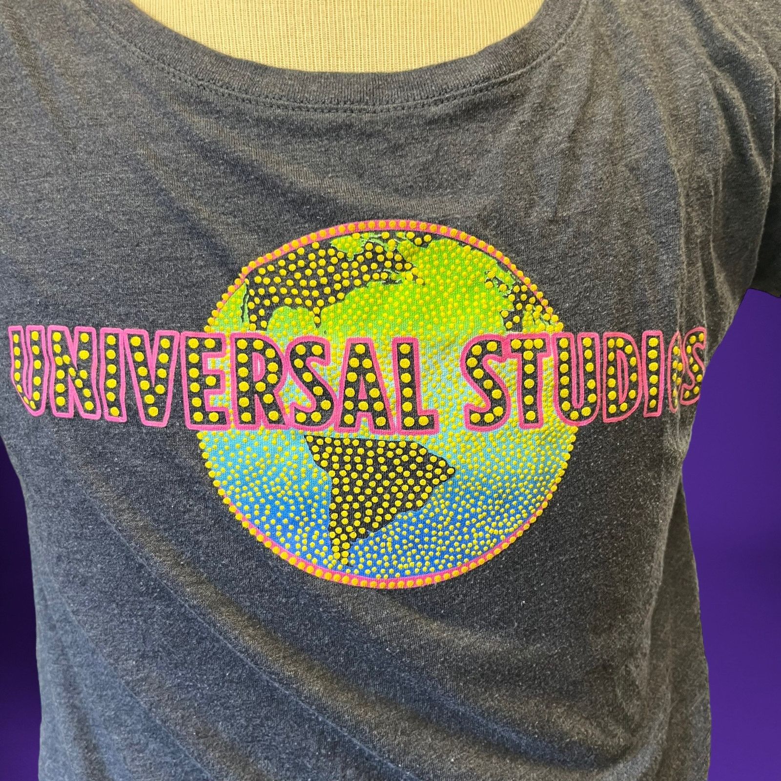 Other Universal Studios Shirt Puff Paint World Globe Womens Medium Size M / US 6-8 / IT 42-44 - 3 Thumbnail