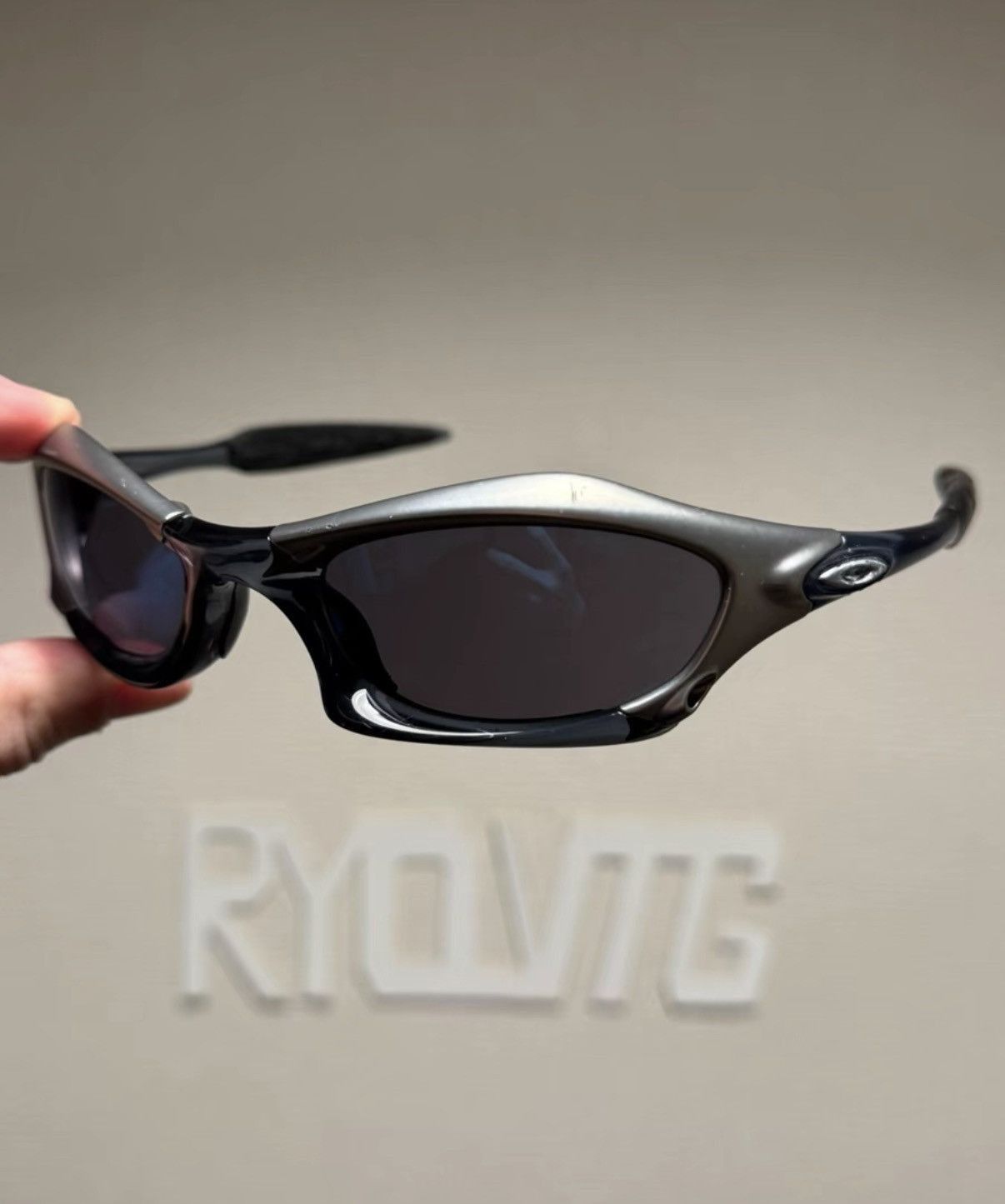 Oakley Silver Tinted Sport Sunglasses Size ONE SIZE - 1 Thumbnail