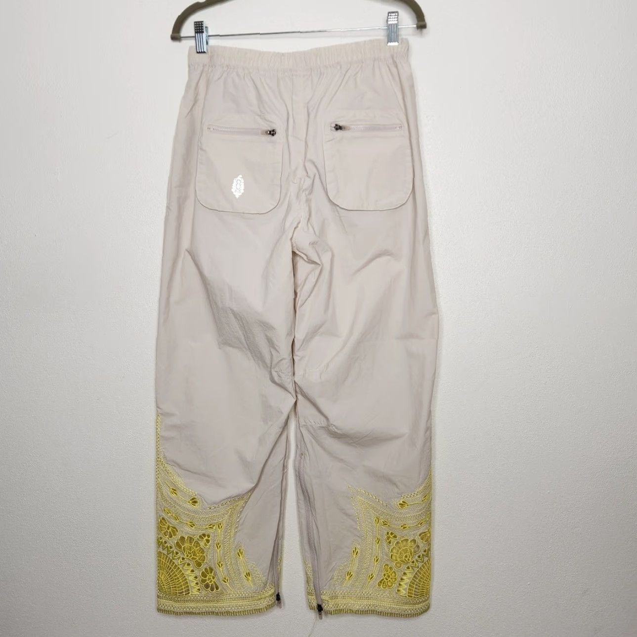 Free People NWT Free People Movement Fly By Night Embroidered Ivory Cargo Pants XS Women's Track Pants NWT Free People Movement Ivory Cargo Pants XS Women Size 26" / US 2 / IT 38 - 8 Thumbnail