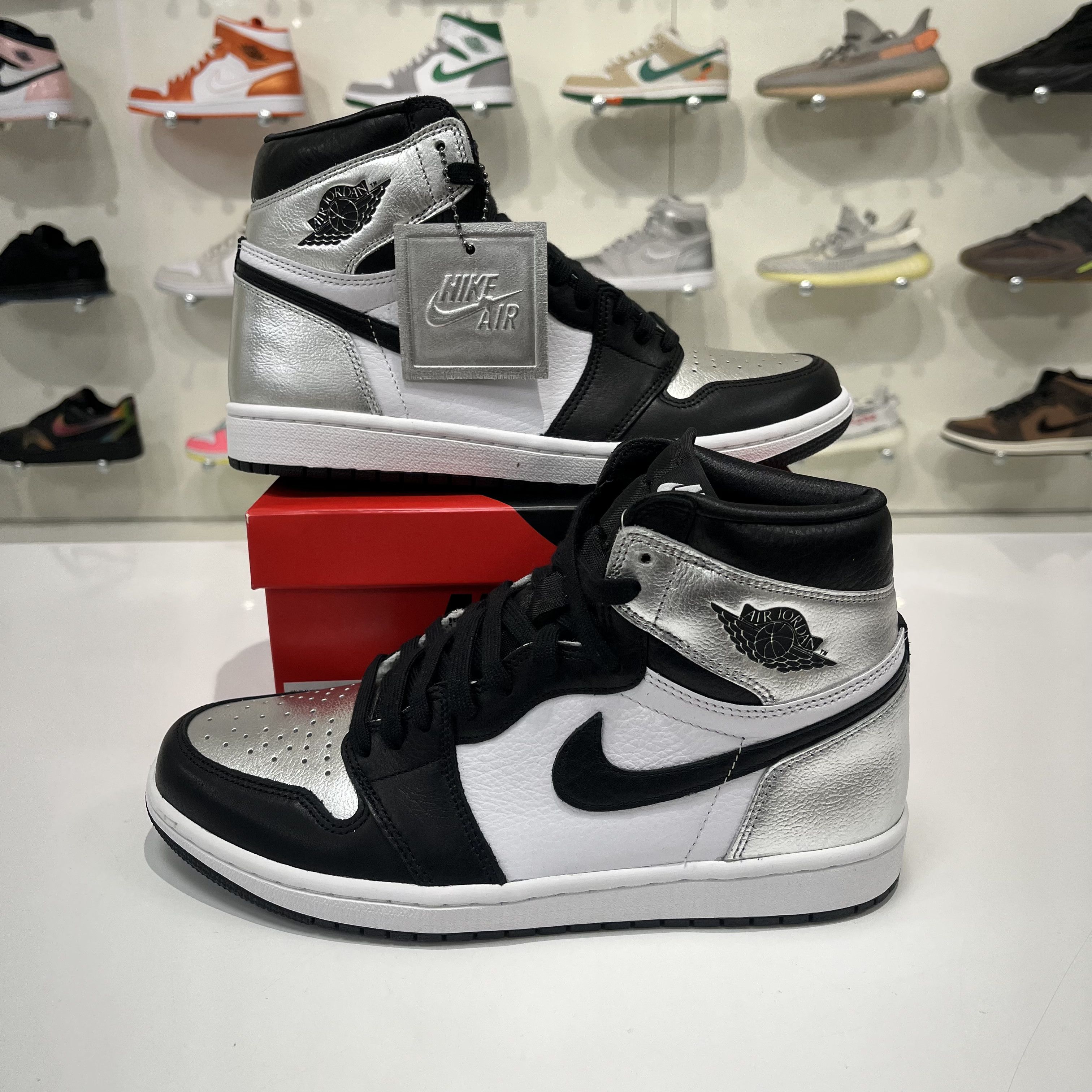 Nike Air Jordan 1 Retro High Silver Toe (W) Size US 9.5 / IT 39.5 - 1 Thumbnail