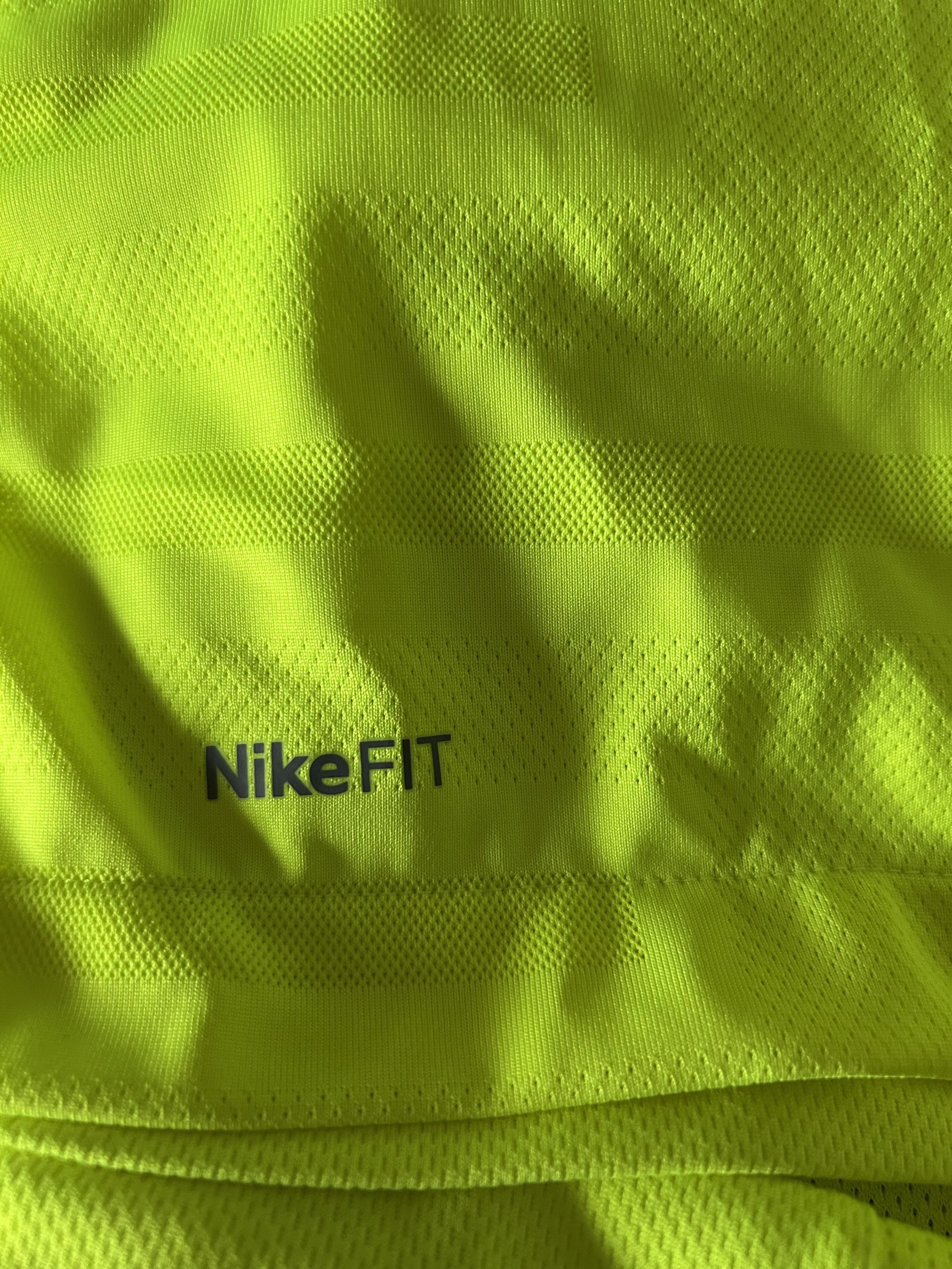 Nike FC BARCELONA training shirt 2005 - 2006 - Nike - L - UNIQUE Size US L / EU 52-54 / 3 - 6 Thumbnail