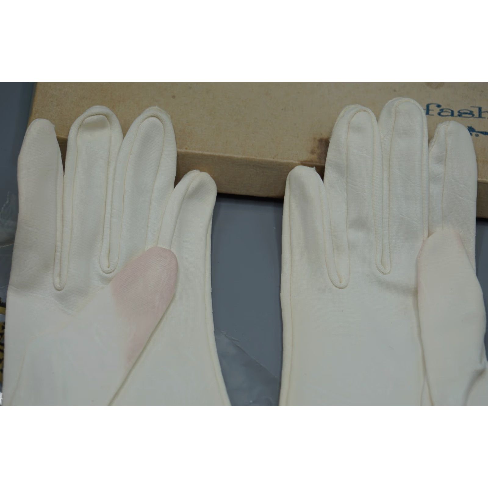 Vintage VINTAGE Finale Leather Look Nylon Gloves Women Cream 6-7 Self Stretch Dress Gloves Size ONE SIZE - 5 Thumbnail