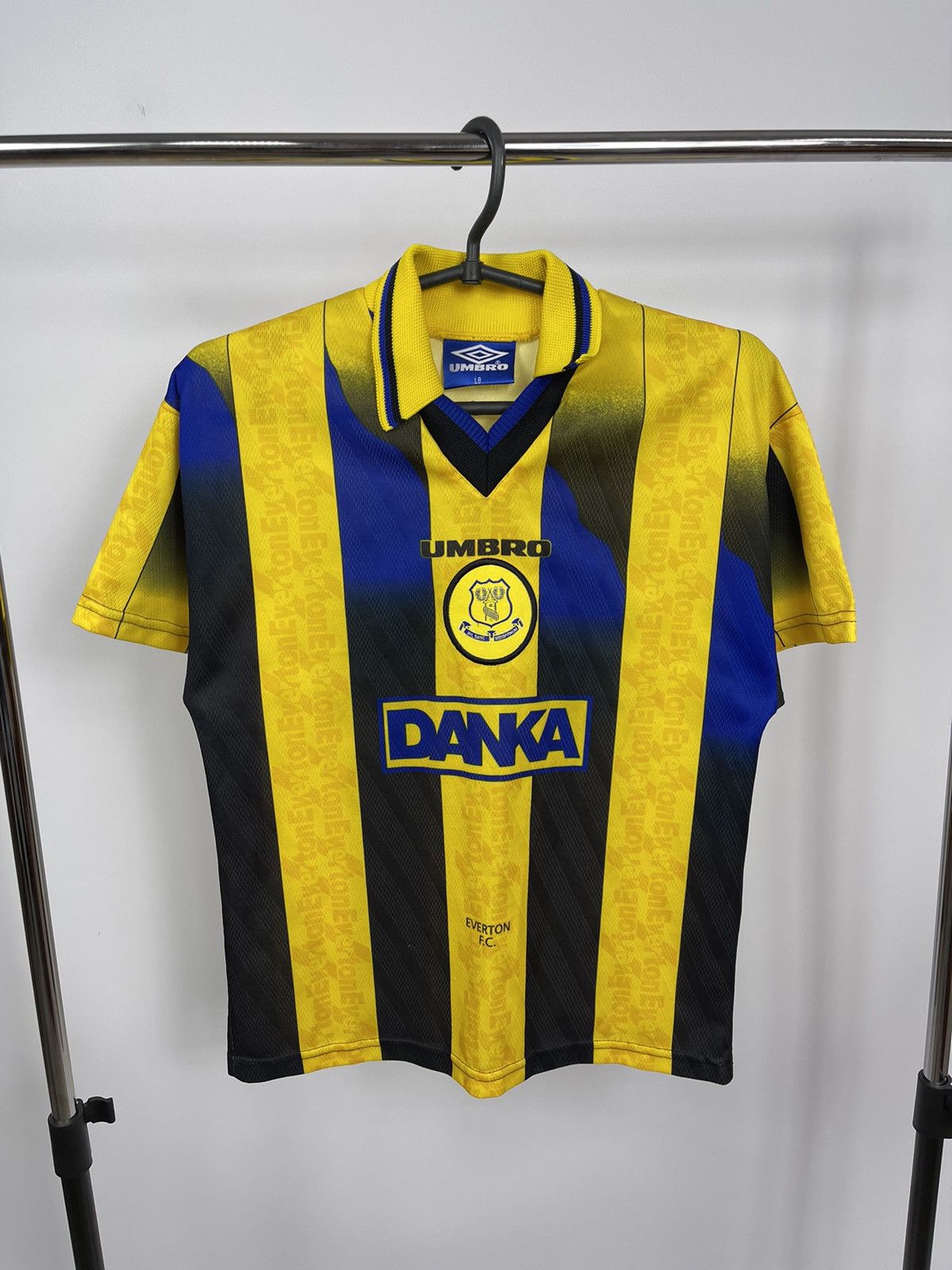 Umbro EVERTON 1996 1998 AWAY FOOTBALL SHIRT JERSEY UMBRO sz L BOYS Size US XS / EU 42 / 0 - 1 Thumbnail