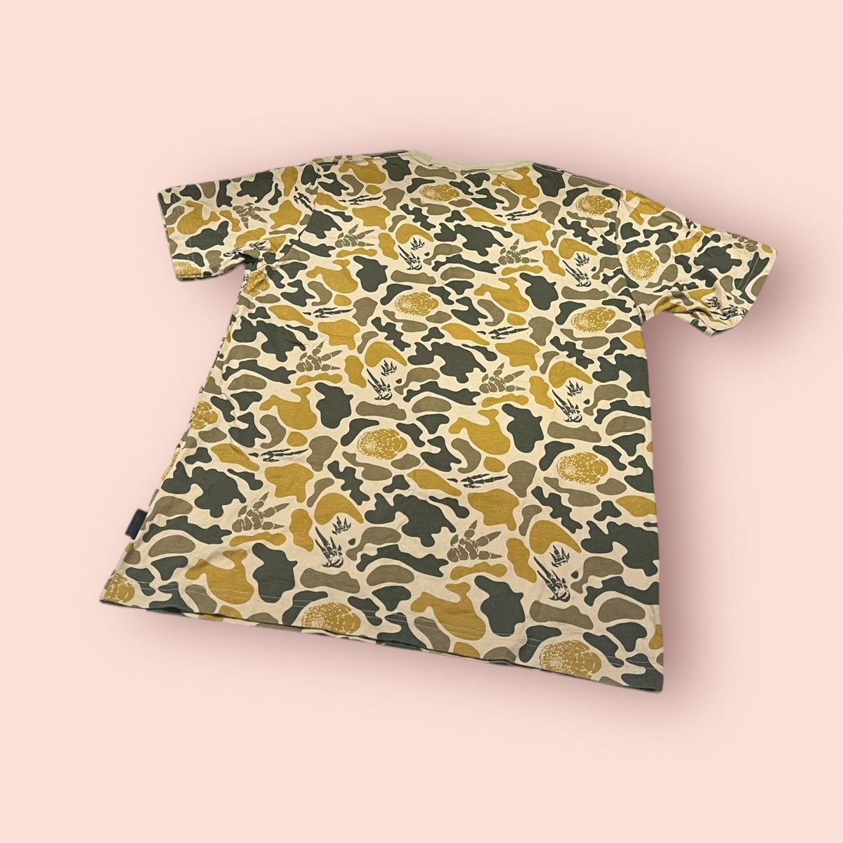 Anime × Jun Takahashi × Uniqlo RARE MONSTER HUNTER CROSS x UNIQLO FULL PRINTED CAMO SHIRTS Size US M / EU 48-50 / 2 - 10 Thumbnail
