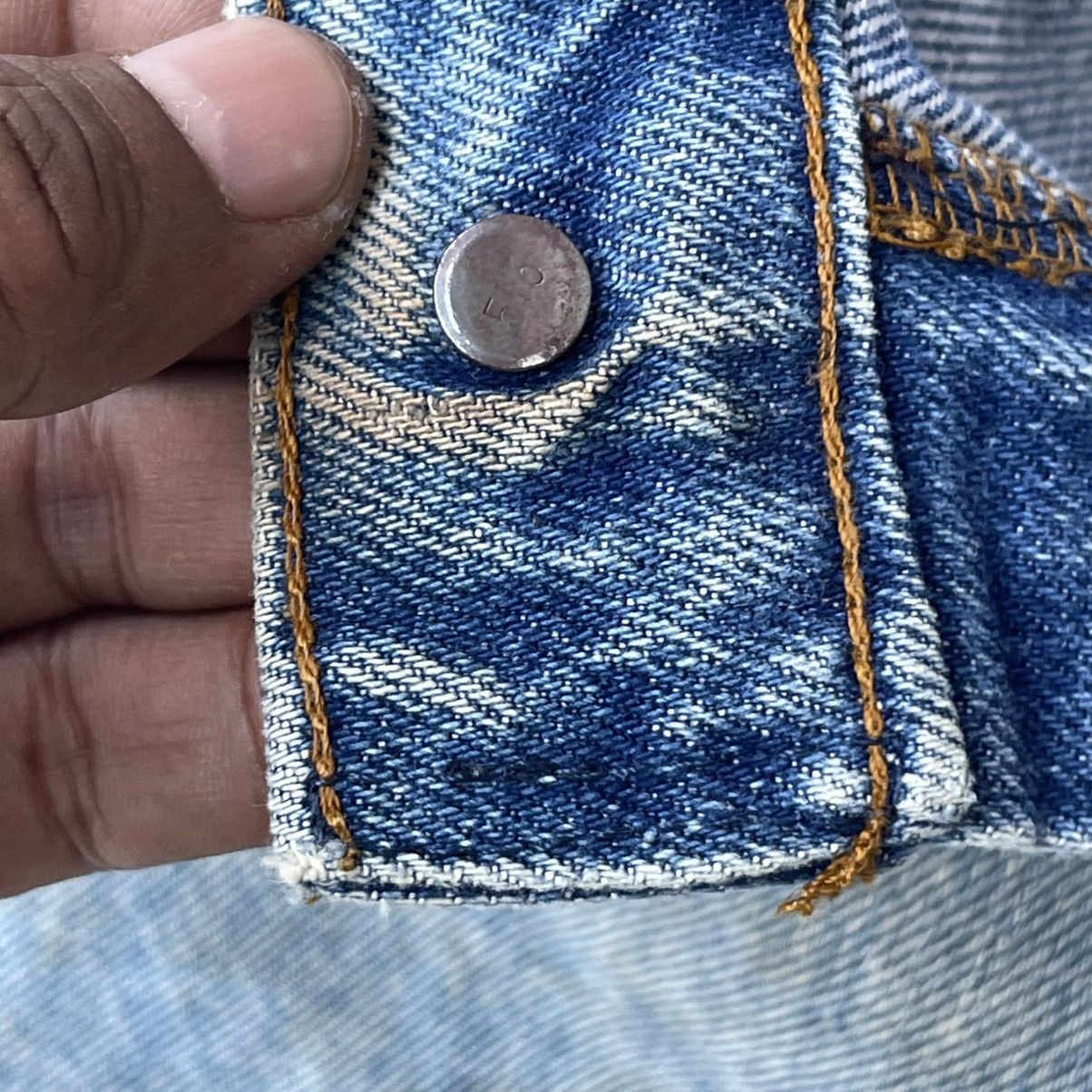 Levi's Thrashed Crotch Rip / Blowout Levi’s 517 Flared Bella Hadid Size US 32 / EU 48 - 18 Thumbnail