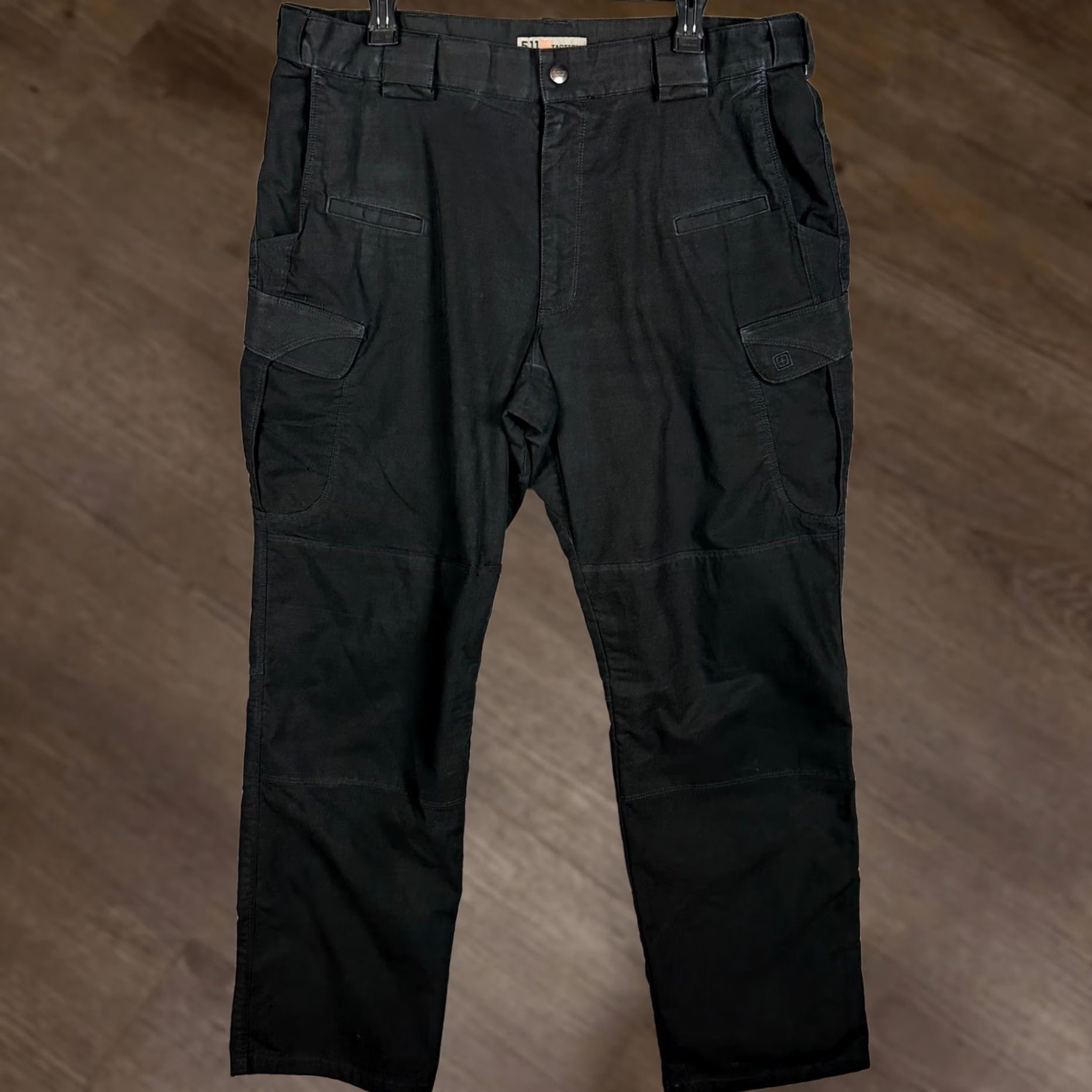 Vintage 5.11 Tactical Pants Mens 38X32 Black Ripstop Cargo Utility Pocket Straight Leg Size US 38 / EU 54 - 1 Thumbnail