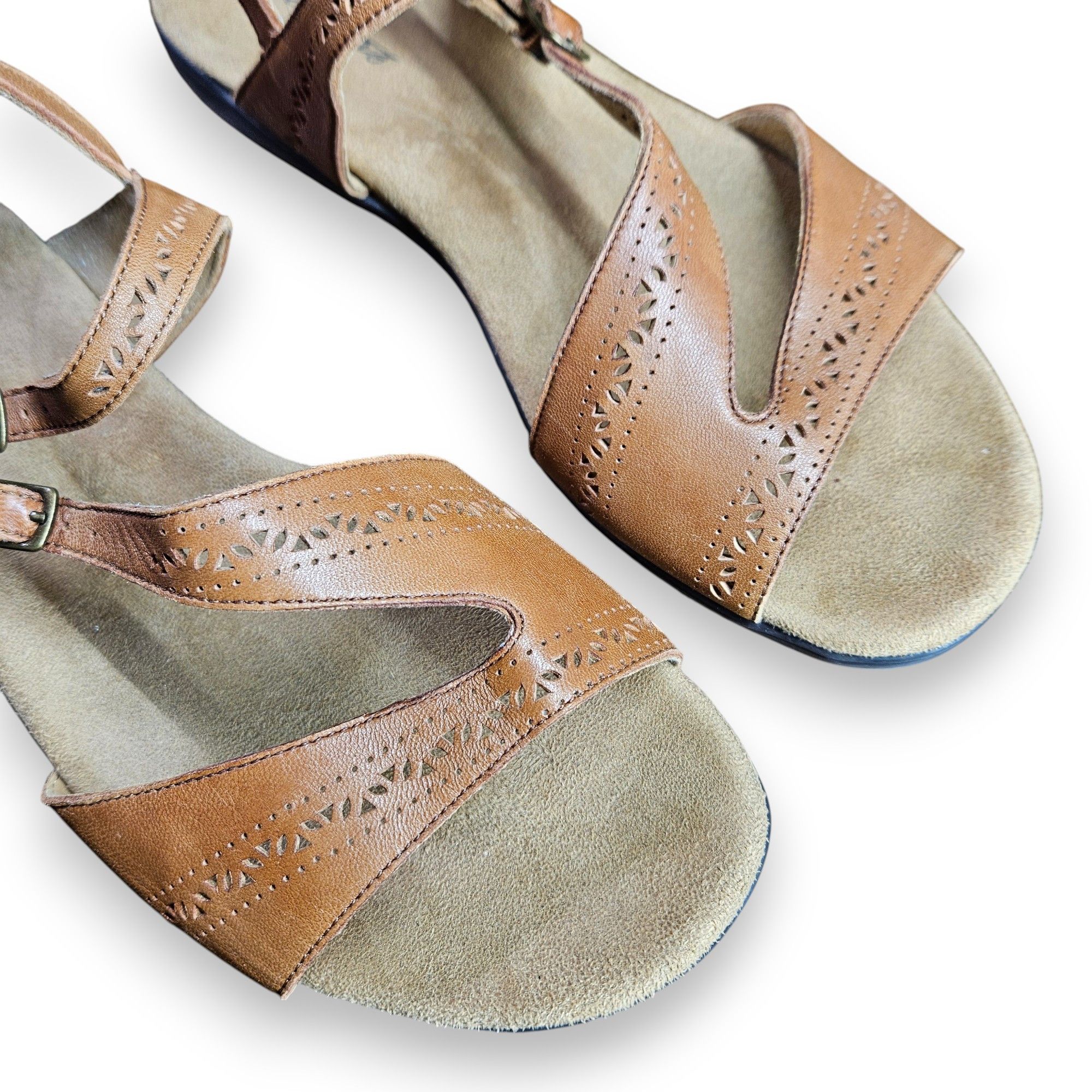 Trotters 11W Sandals Razzi Tan Laser-Cut Leather Cushion