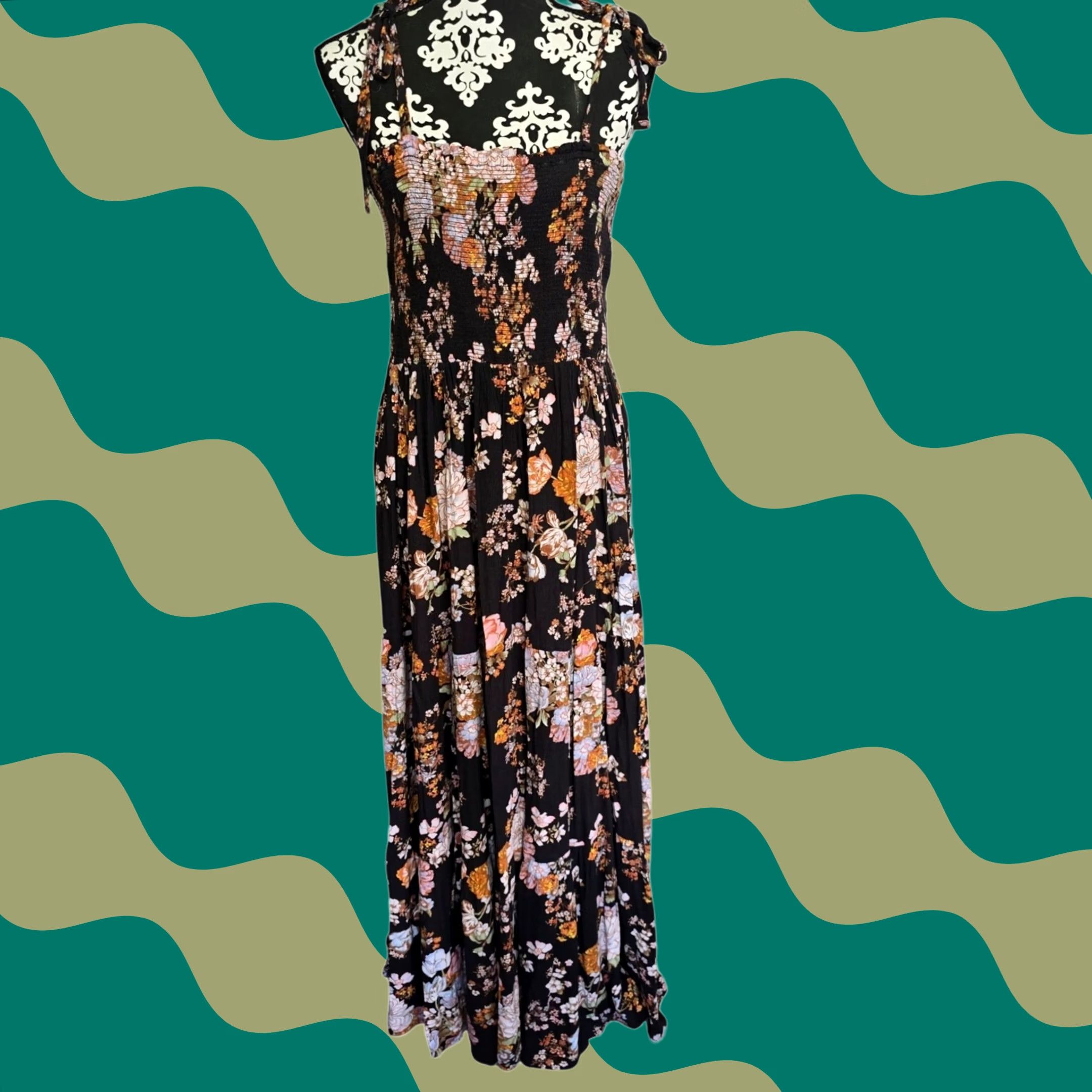 american eagle boho dress AE V-Neck Lace Inset Hanky Hem Midi Dress Women's Green XXS