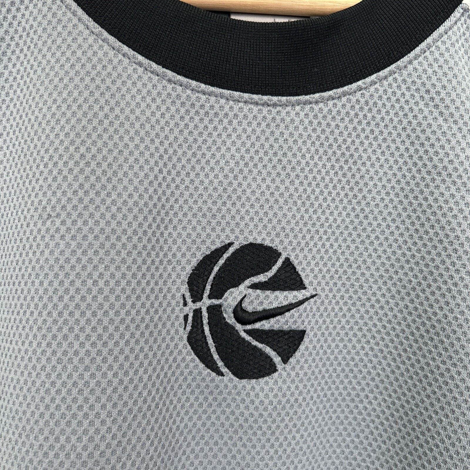 Nike Nike Vintage Embroidered Basketball Shirt Size Large Size US L / EU 52-54 / 3 - 3 Thumbnail