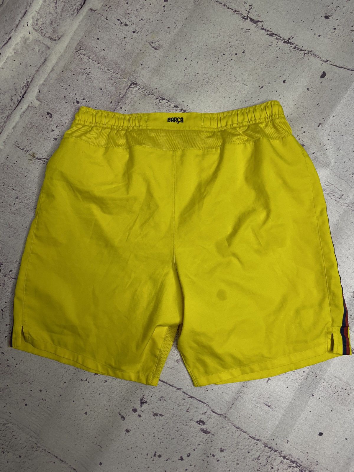 Nike MENS Nike Barcelona Yellow Soccer Shorts vintage Size US 34 / EU 50 - 12 Thumbnail