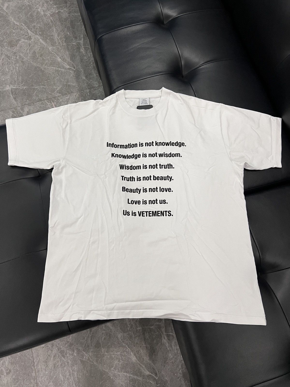 Vetements Vetements FW21 “Information Is Not Knowledge” T-Shirt Size US L / EU 52-54 / 3 - 1 Thumbnail