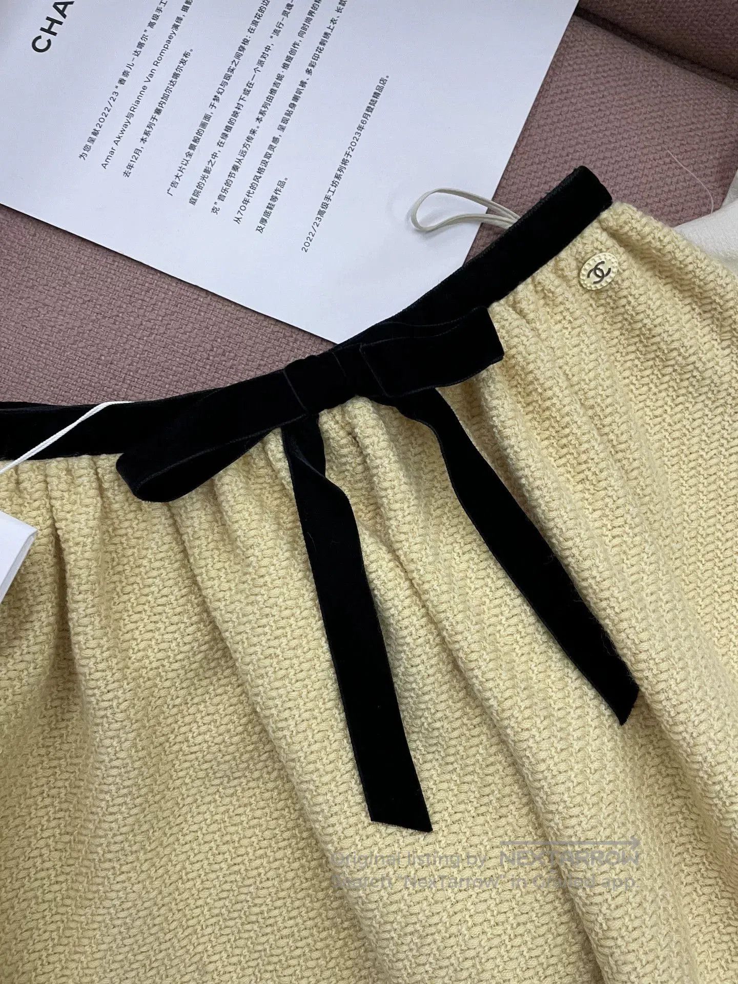 Chanel Chanel 22B Yellow Bow Mini Skirt. Size US 34 / EU 50 - 2 Thumbnail