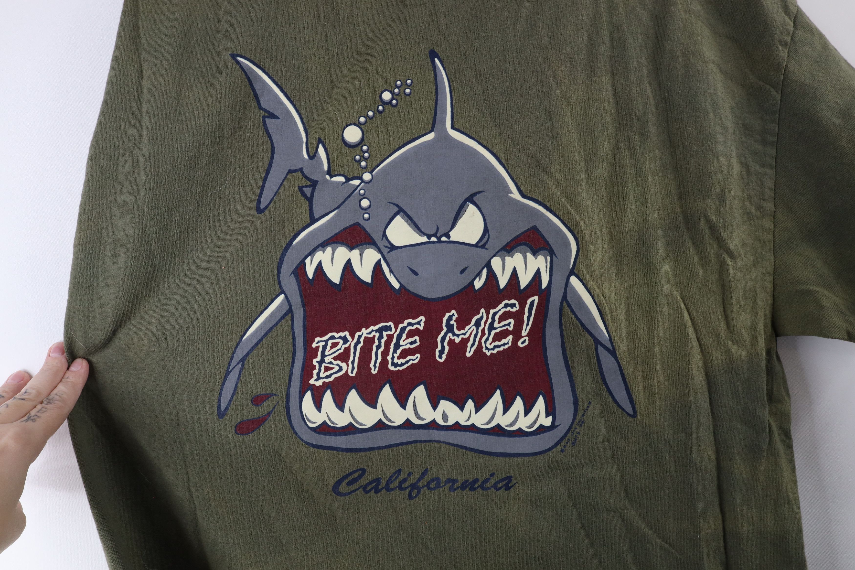 Vintage Vintage 90s Streetwear Out Bite Me Shark California T-Shirt Size US L / EU 52-54 / 3 - 8 Thumbnail