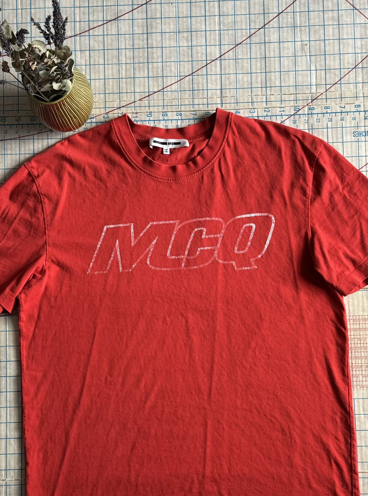 Alexander McQueen × MCQ McQ Alexander McQueen Spell Out Tee Red Size Large Size US L / EU 52-54 / 3 - 3 Thumbnail