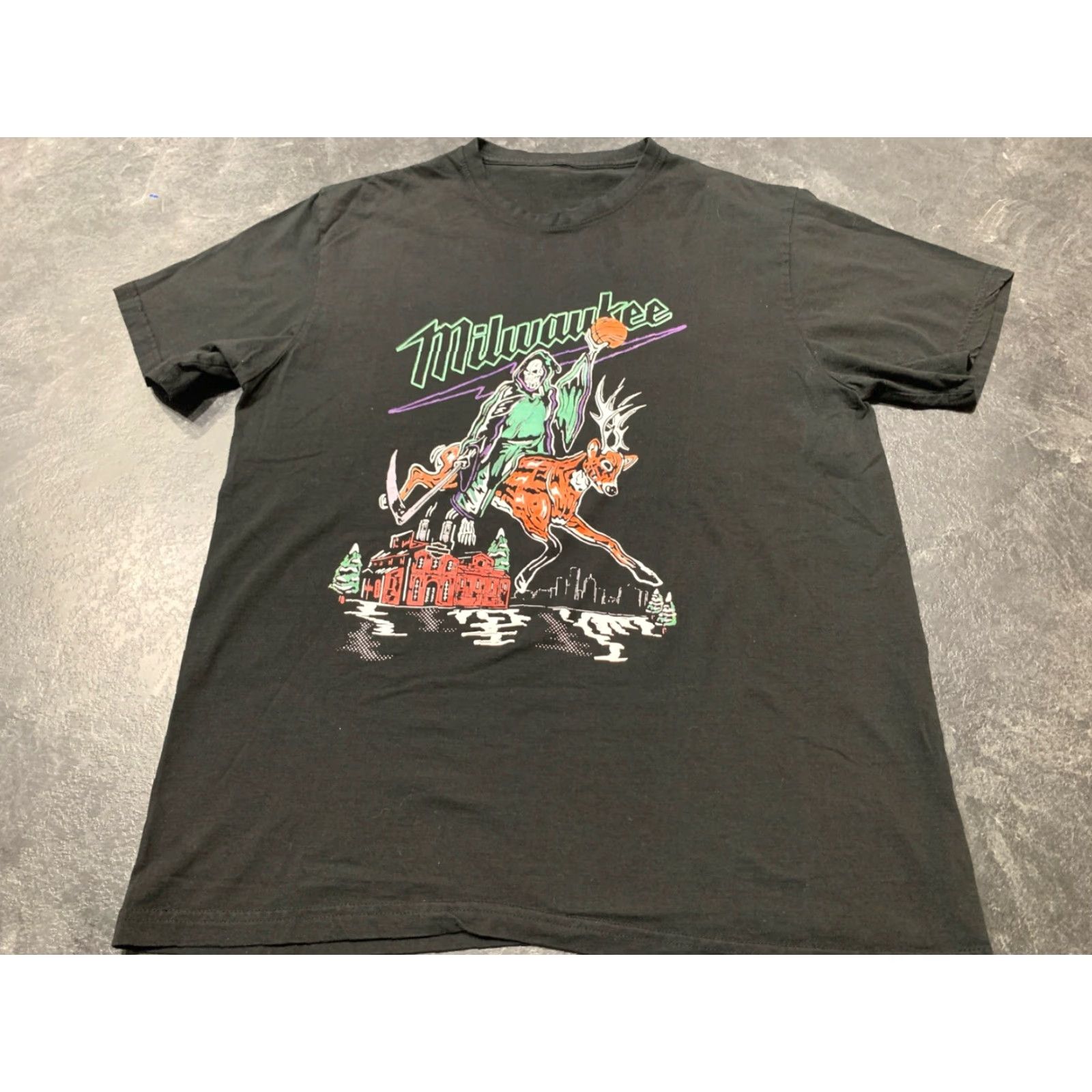 Vintage VINTAGE Milwaukee Bucks T-Shirt Men Medium Black NBA 90s Skull USA Short Sleeve Mens M Size US M / EU 48-50 / 2 - 2 Thumbnail