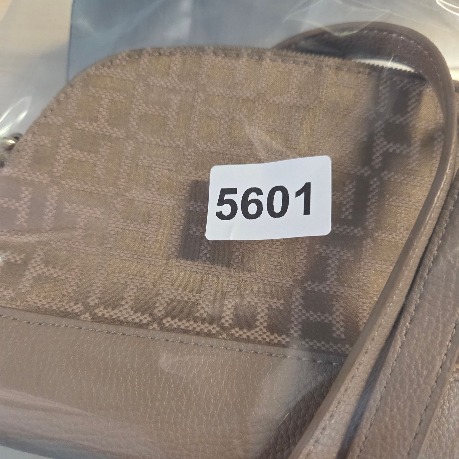 Tommy Hilfiger Tommy Hilfiger Crossbody Square Monogram Tan FLAW Size ONE SIZE - 14 Thumbnail