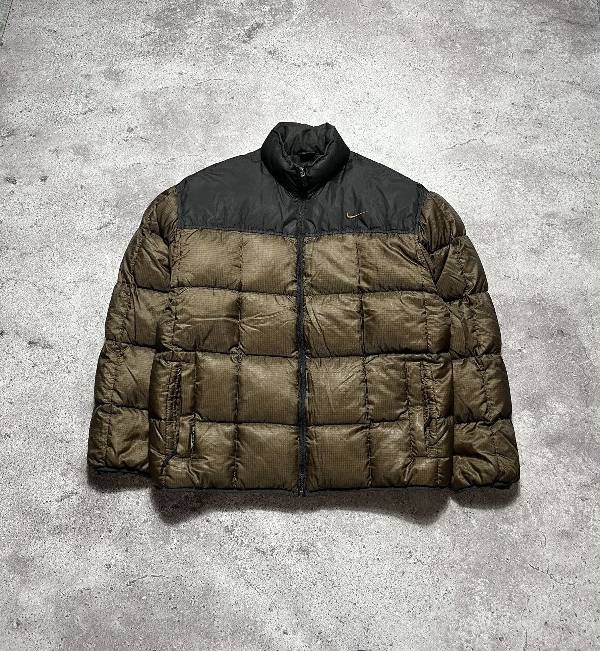 Nike Vintage 90’s NIKE Brown Gold Puffer Down Mans Y2K jacket Size US L / EU 52-54 / 3 - 2 Thumbnail
