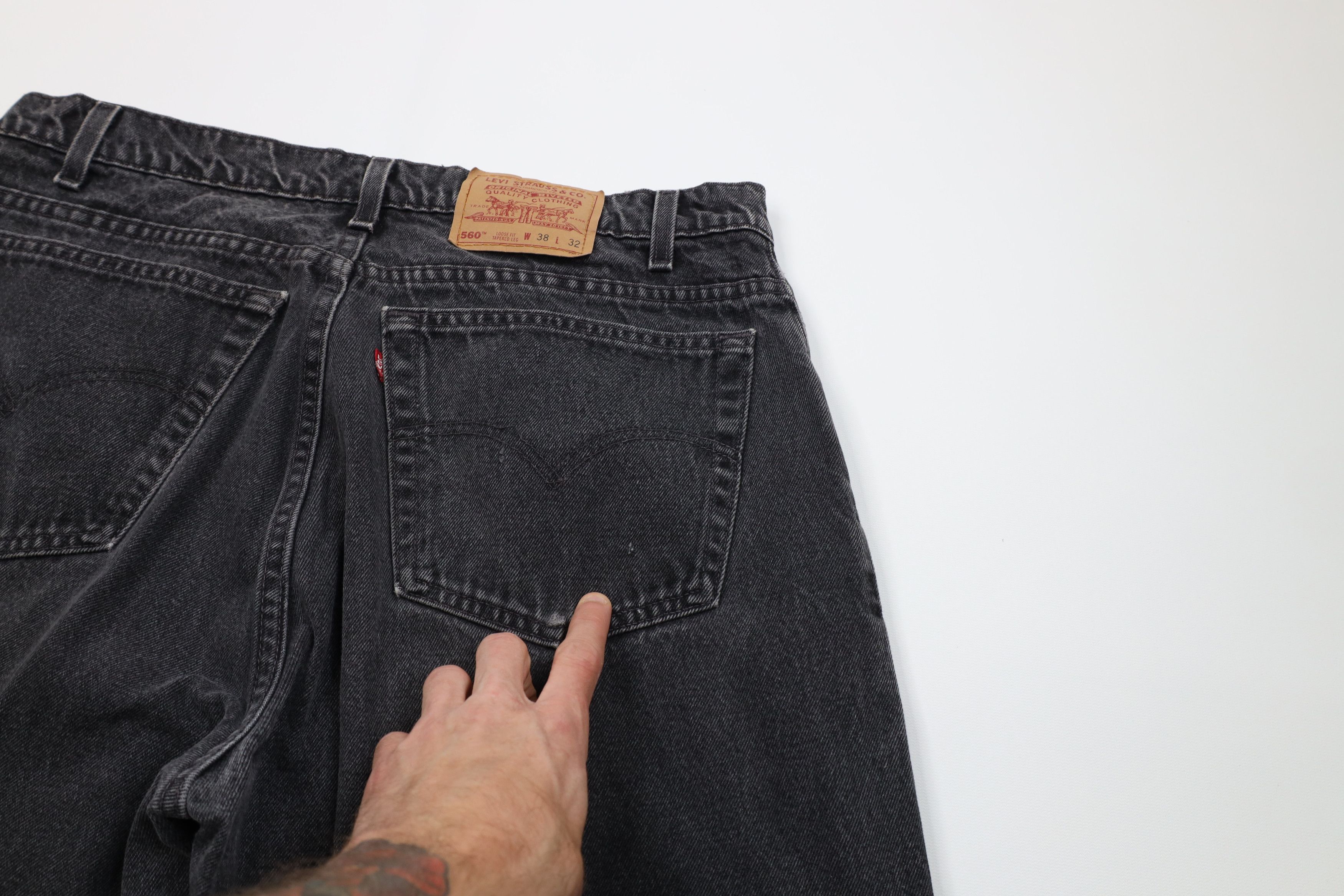 Levi's Vintage 90s Levis 560 Tapered Leg Denim Jeans Black USA Size US 38 / EU 54 - 15 Thumbnail