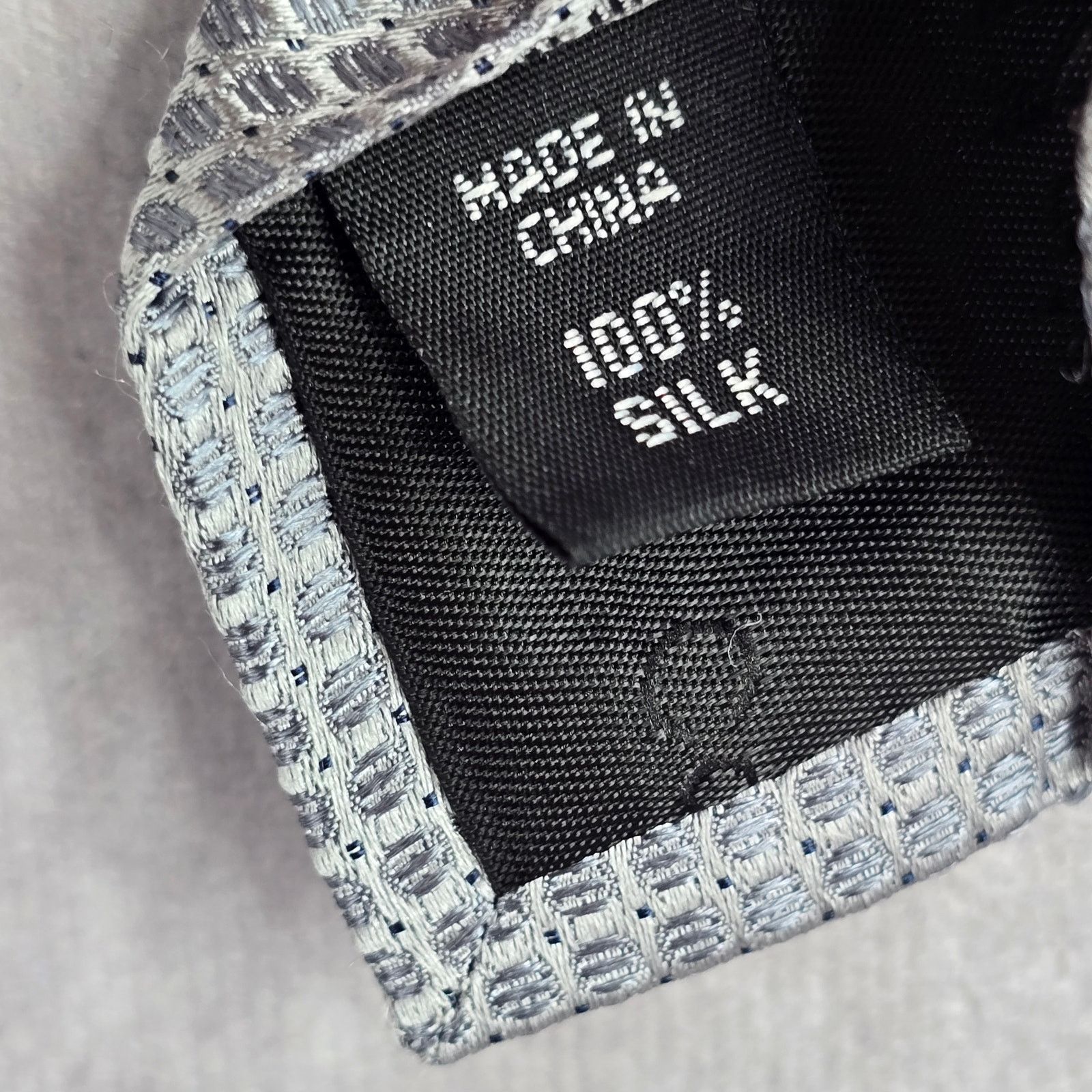 Calvin Klein Calvin Klein Gray Silver Geometric Silk Neck Tie Men's Size 30 - 6 Thumbnail