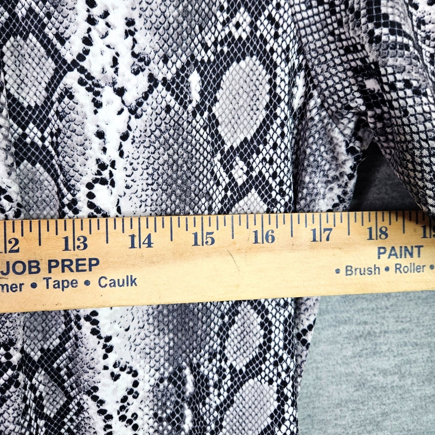 Michael Kors Michael Kors Vintage Snake Print Wrap Dress Women’s Size 8 Long Sleeve A-Line Size M / US 6-8 / IT 42-44 - 8 Thumbnail