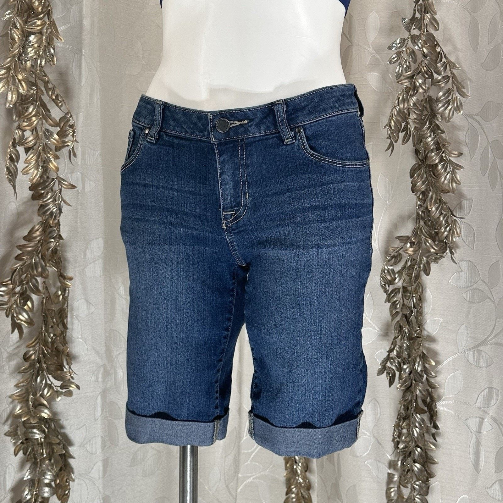 Apt. 9 APT 9 Women’s Size 6 Bermuda Jean Shorts Dark Wash Stretch Size 28" / US 6 / IT 42 - 1 Thumbnail