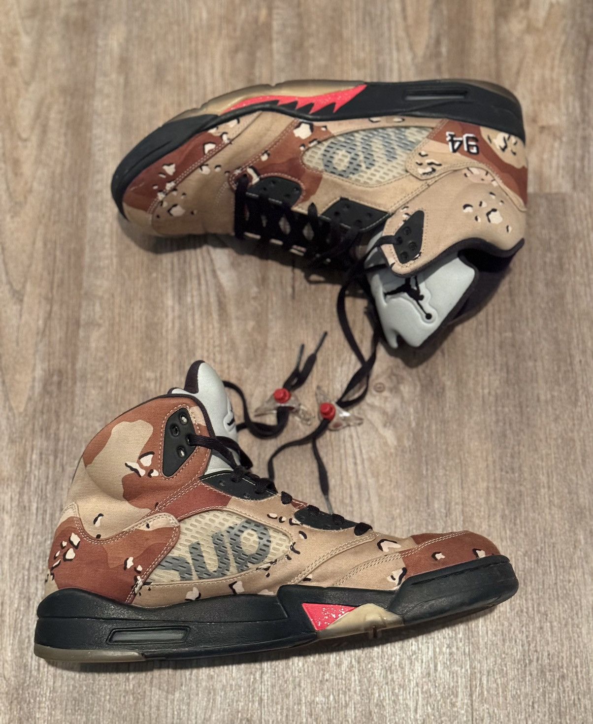 Jordan Brand × Supreme Supreme x Jordan 5 Retro Size US 13 / EU 46 - 2 Thumbnail