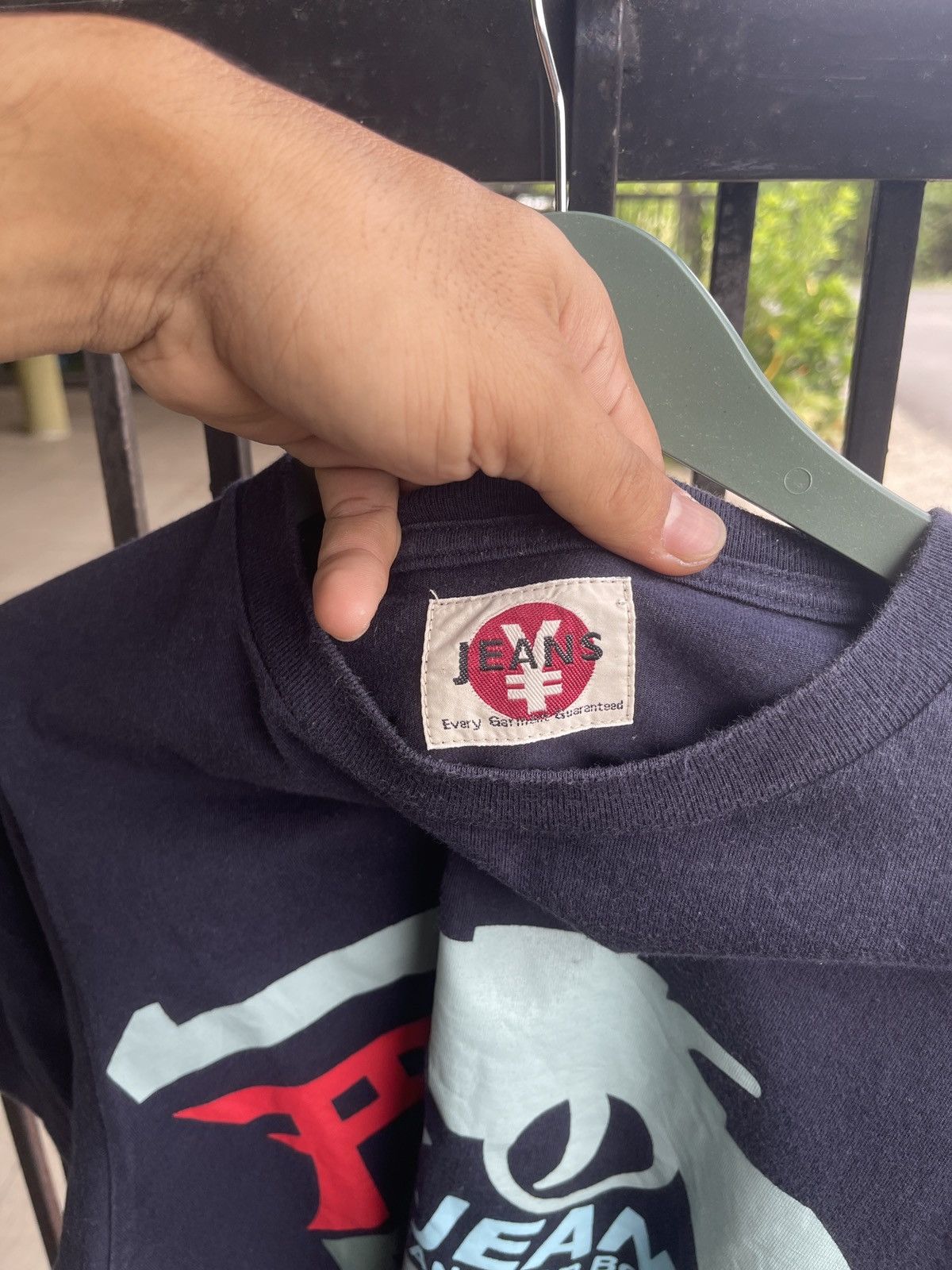 Evisu Vintage 90s ¥en Jeans For Border a Gun Graphic Tshirt Size US S / EU 44-46 / 1 - 6 Thumbnail
