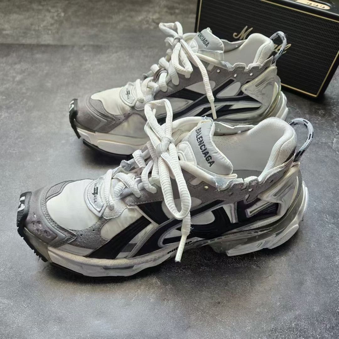 Balenciaga Balenciaga Running Black Lowtop Sneakers 42 Men Size US 9 / EU 42 - 1 Thumbnail