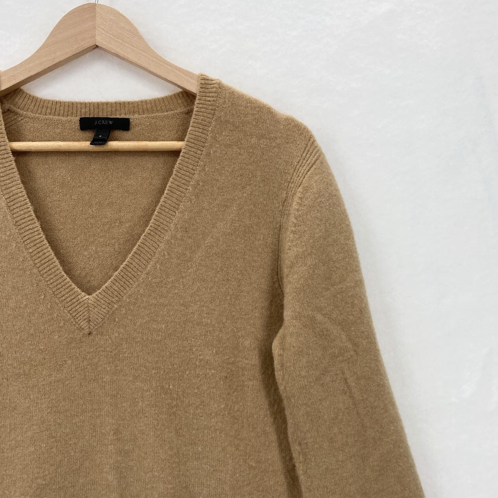 J.Crew J.CREW Sweater Womens Small Tan Wool Blend Alpaca V-Neck Pullover Pocket Cozy Knit Shirt (Casual, Workwear) Size S / US 4 / IT 40 - 2 Thumbnail